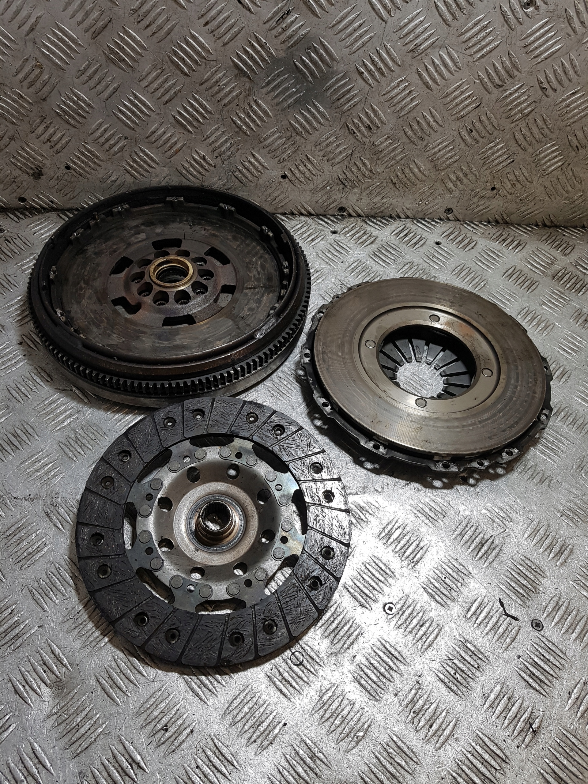 Embrayage Complets VOLKSWAGEN GOLF 4 3082000244 1864000084