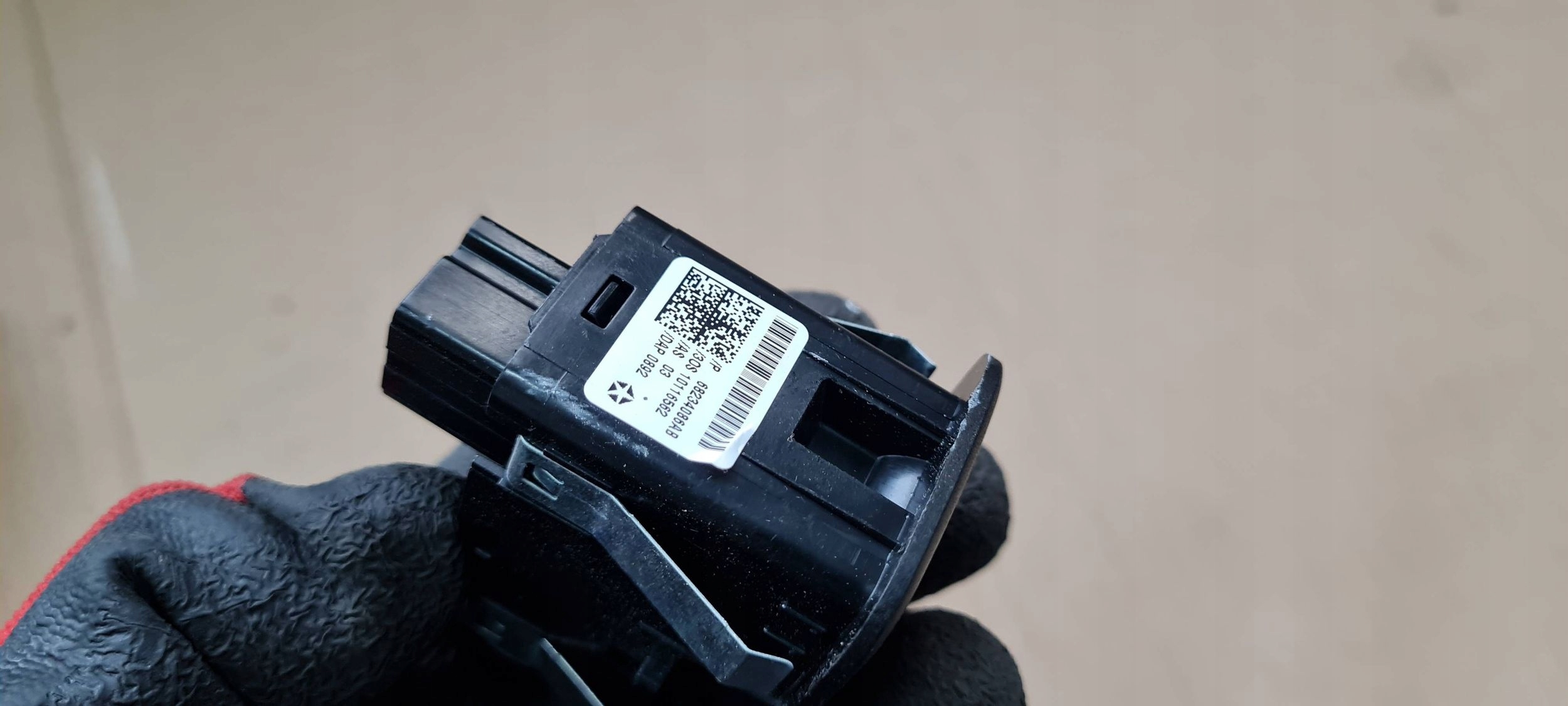 Chrysler Pacifica 2022 PANEL window control switch rear part 68234086AB