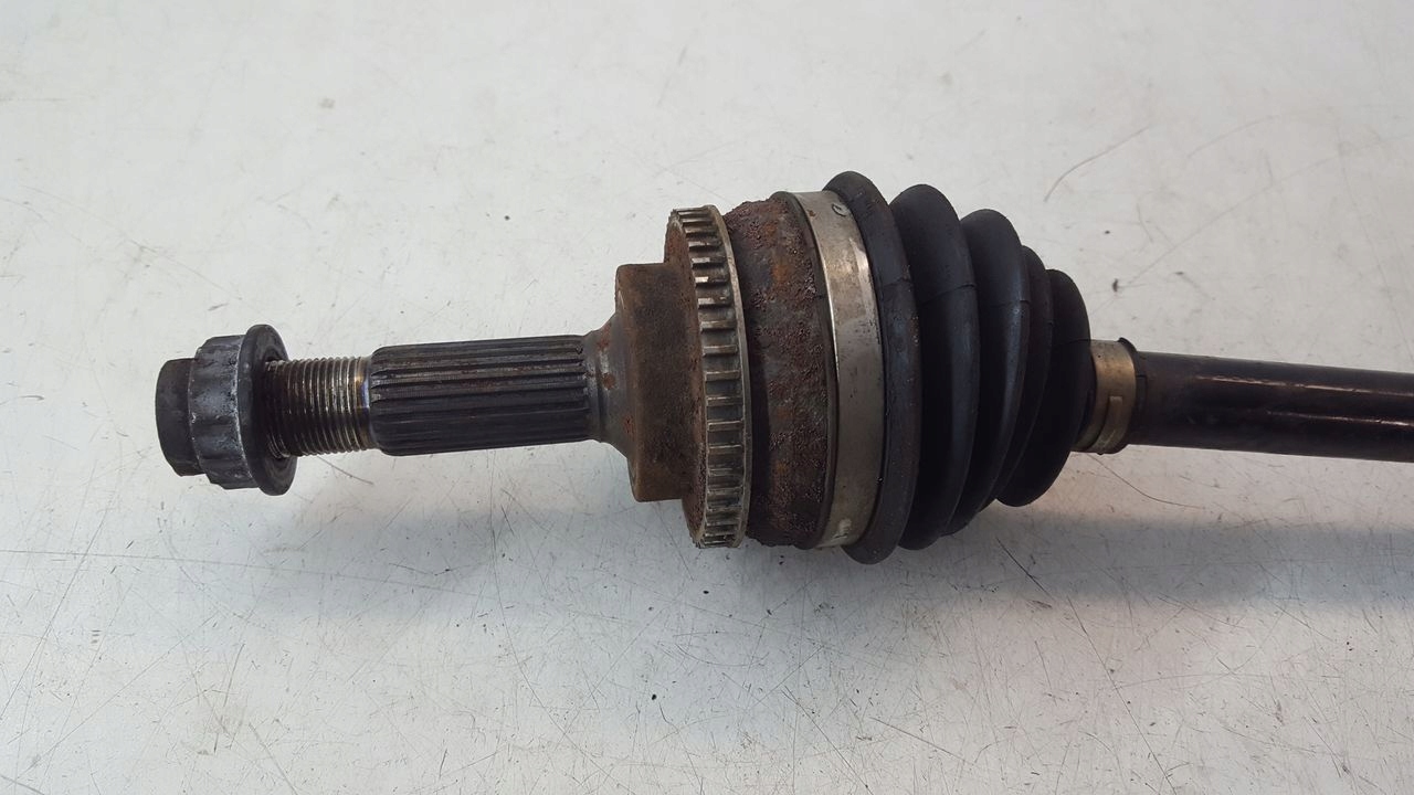 semi-axis left short. Toyota Yaris and