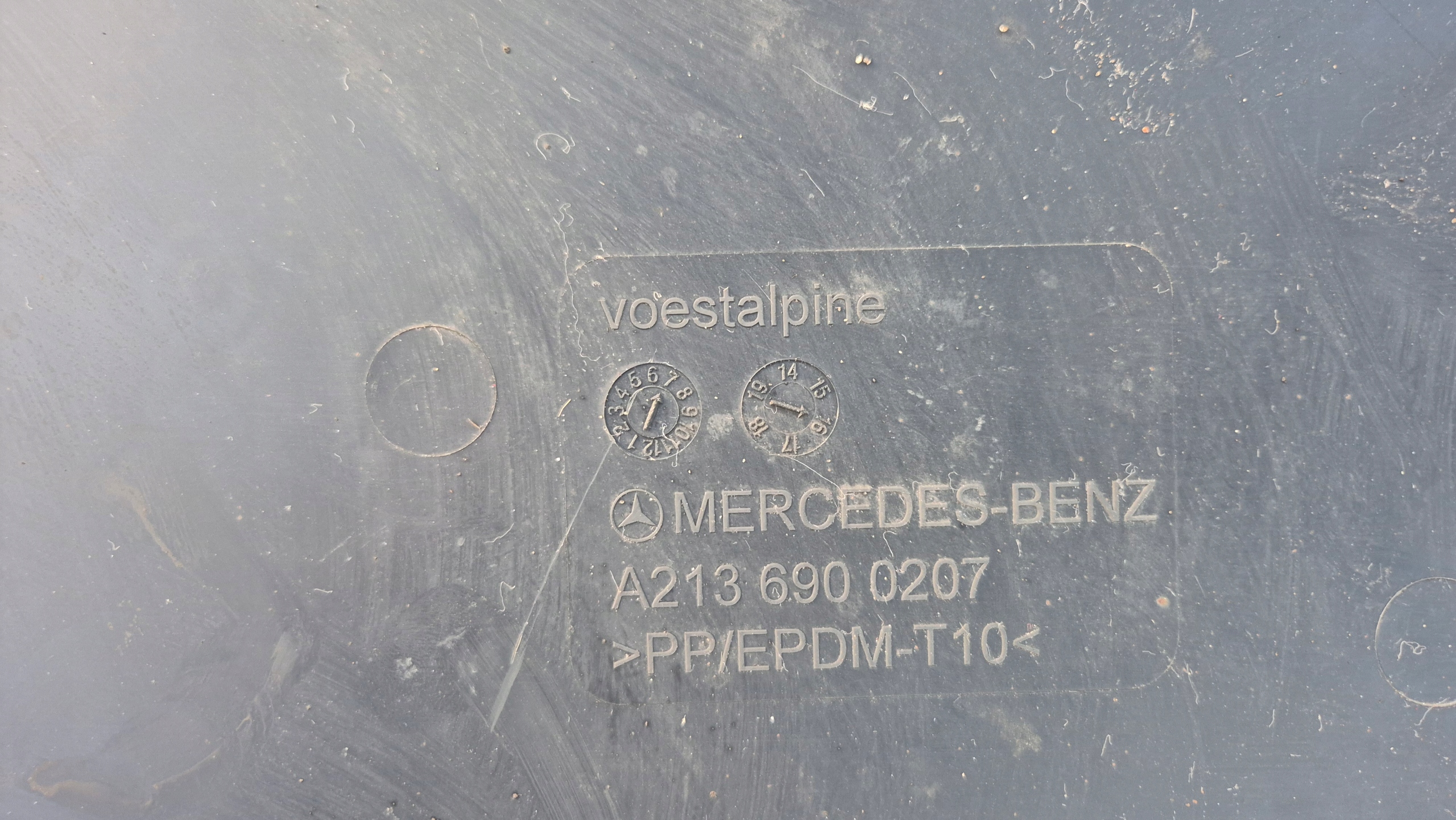 Blende Abdeckung Unterfahrschutz 2136900207 MERCEDES W213