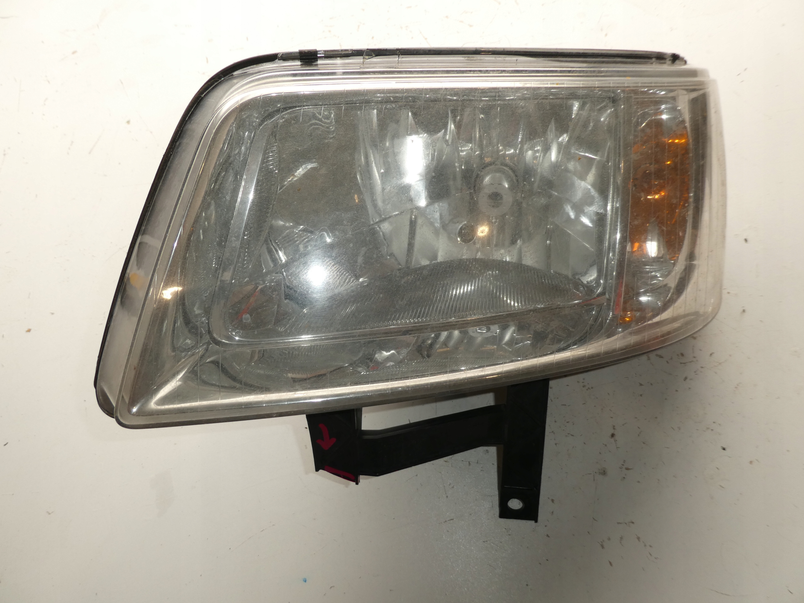 VW T5 light left front 7H1941015N