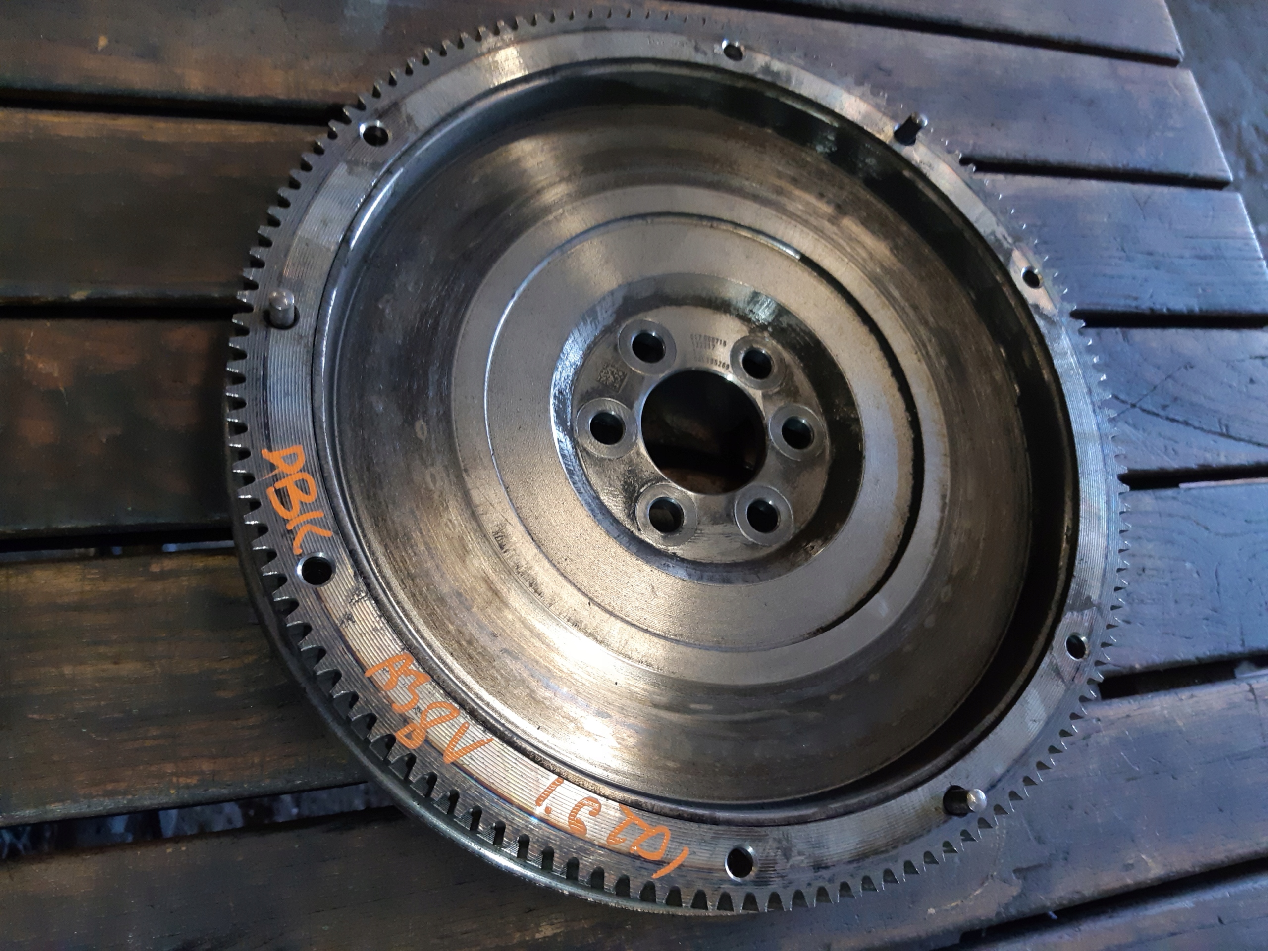 AUDI A3 8V 1.6 TDI DBK wheel flywheel 04L105269