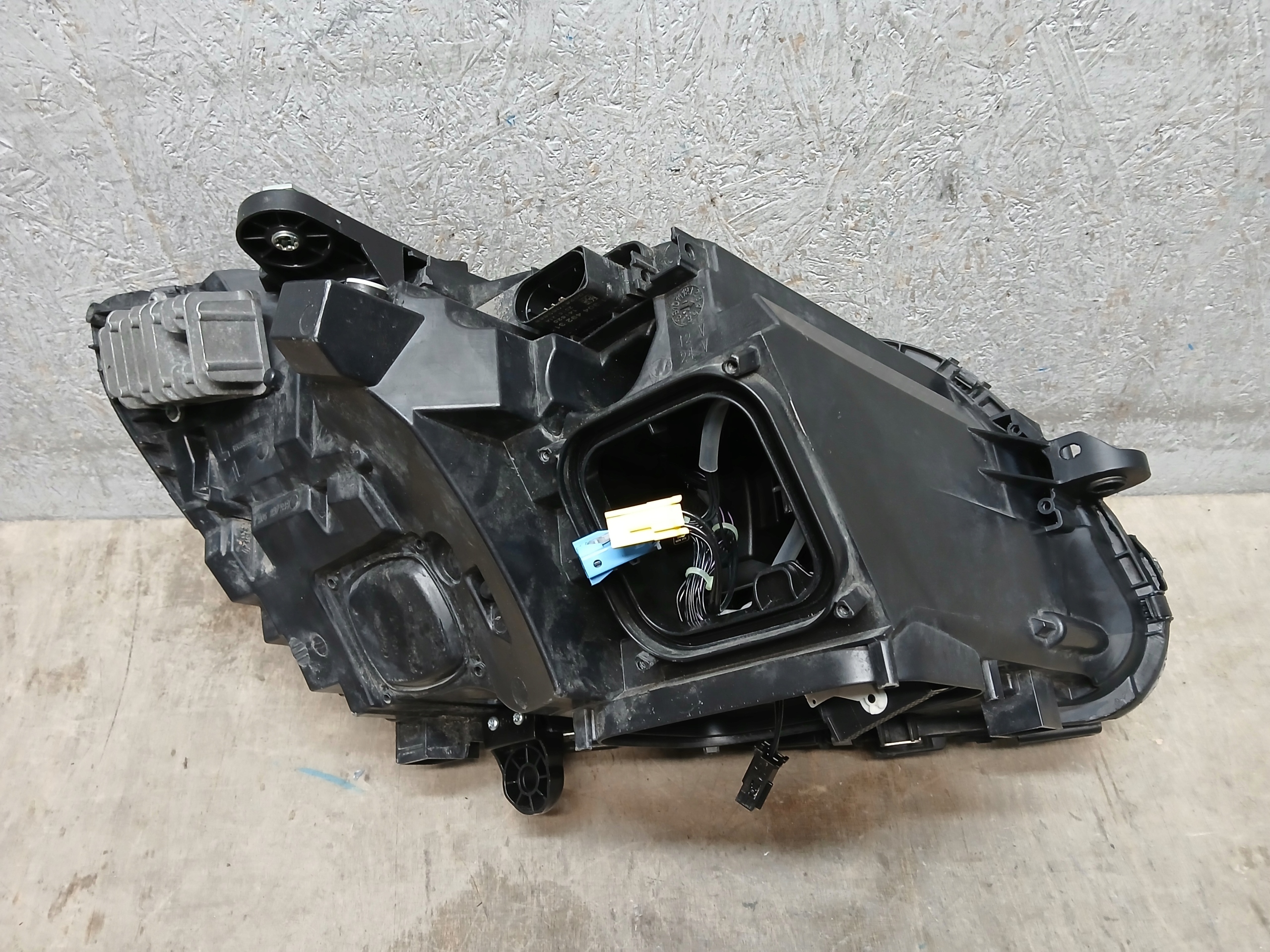 light front left MERCEDES C KLASA W205 FULL LED ILS A2059063104