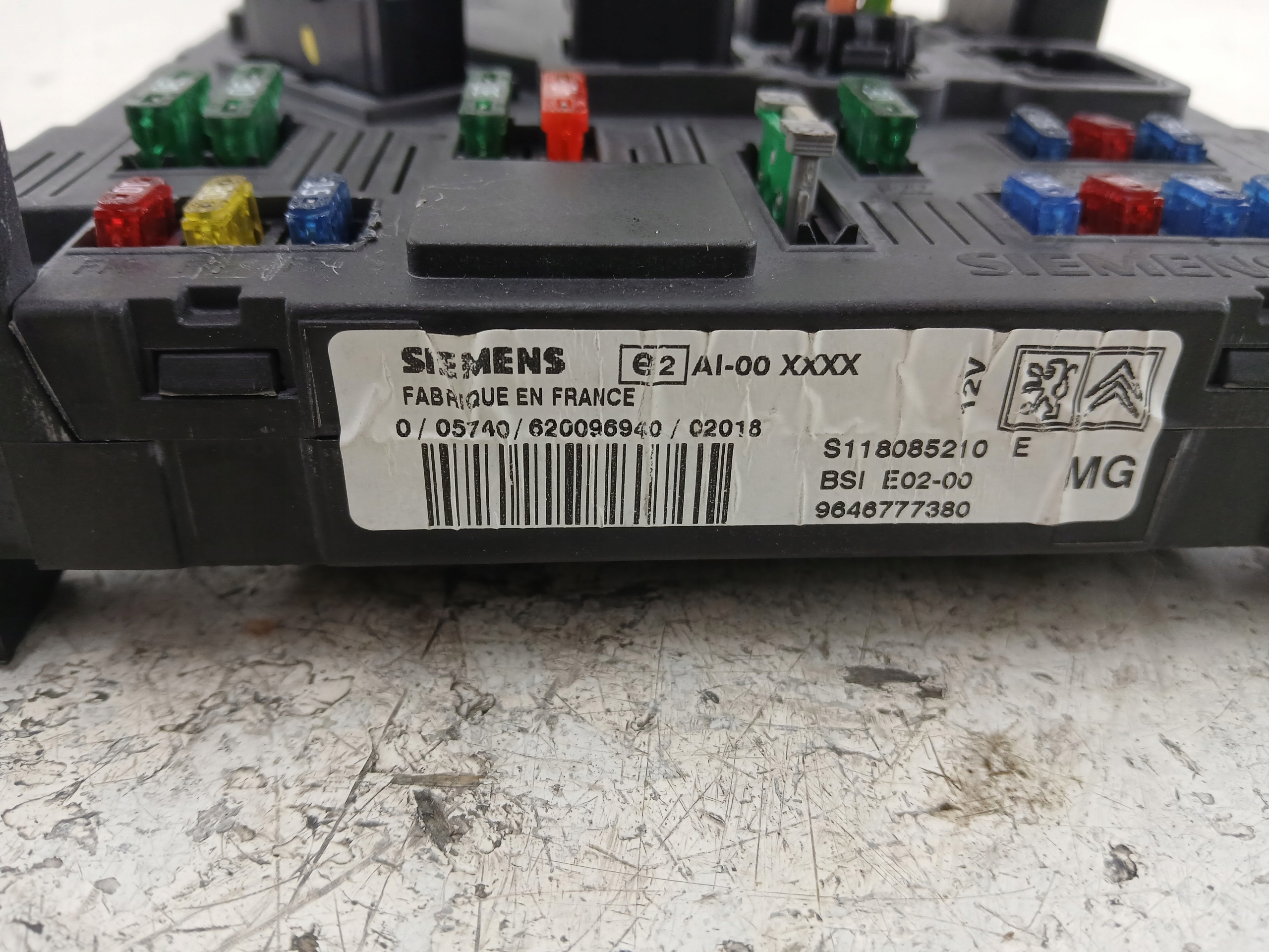 PEUGEOT 206 Module fusibles 9646777380