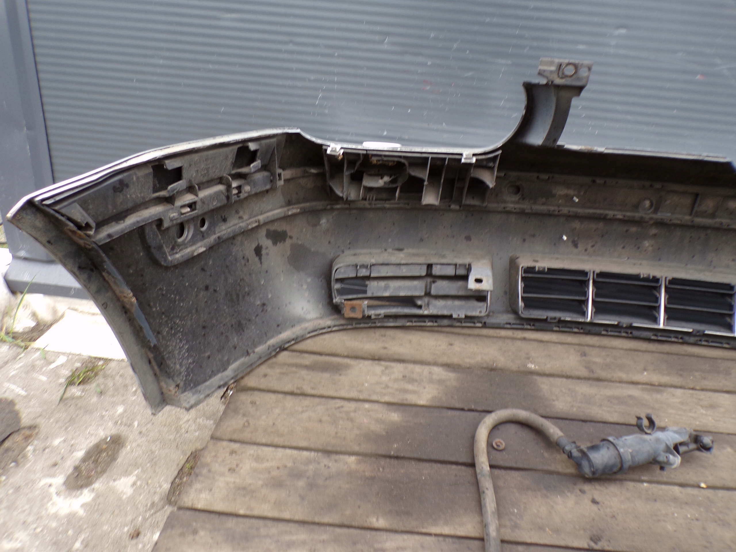 front bumper front VOLKSWAGEN GOLF 4 IV washers (2)