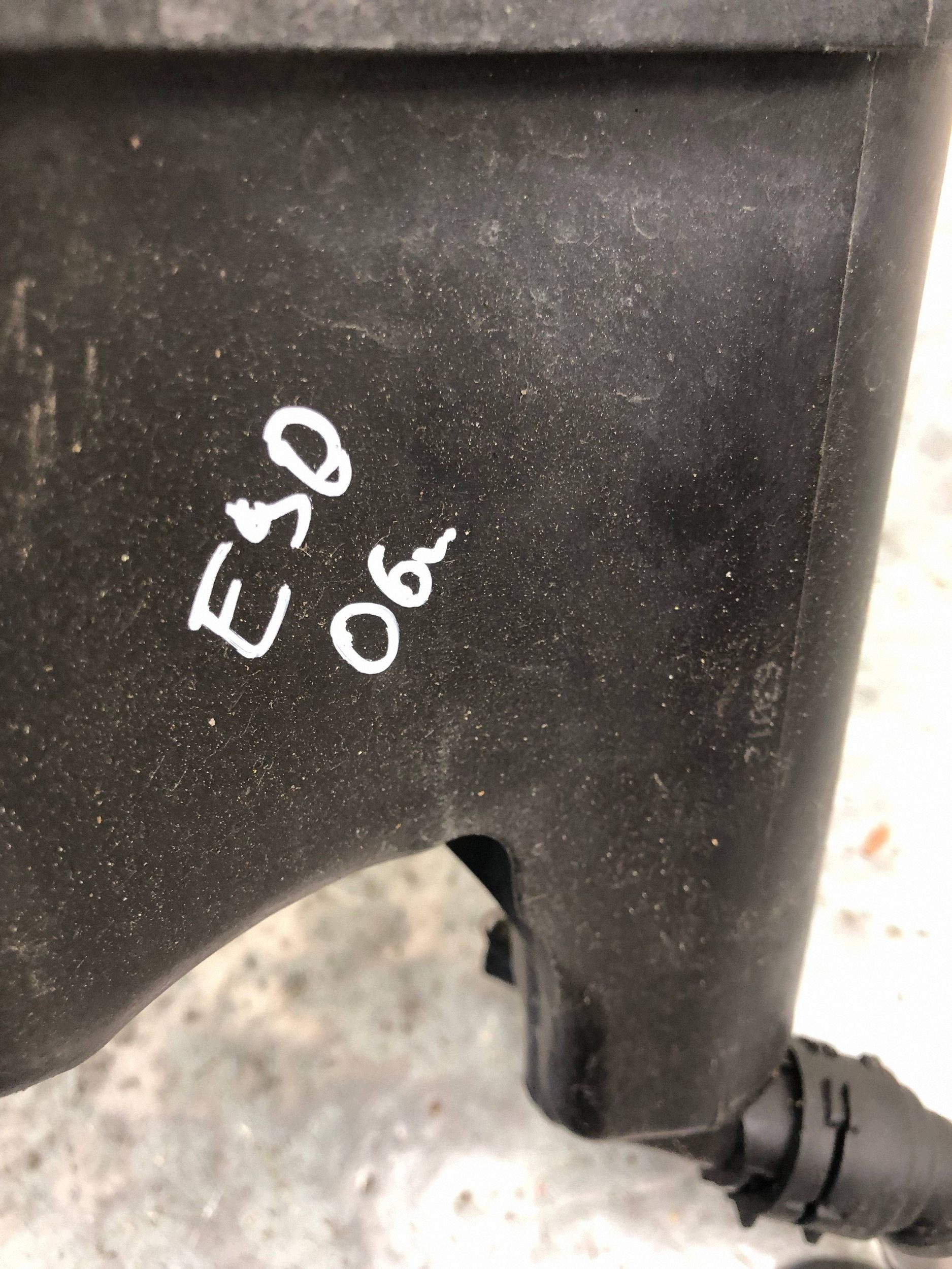 Réservoir eau BMW E90 7543026