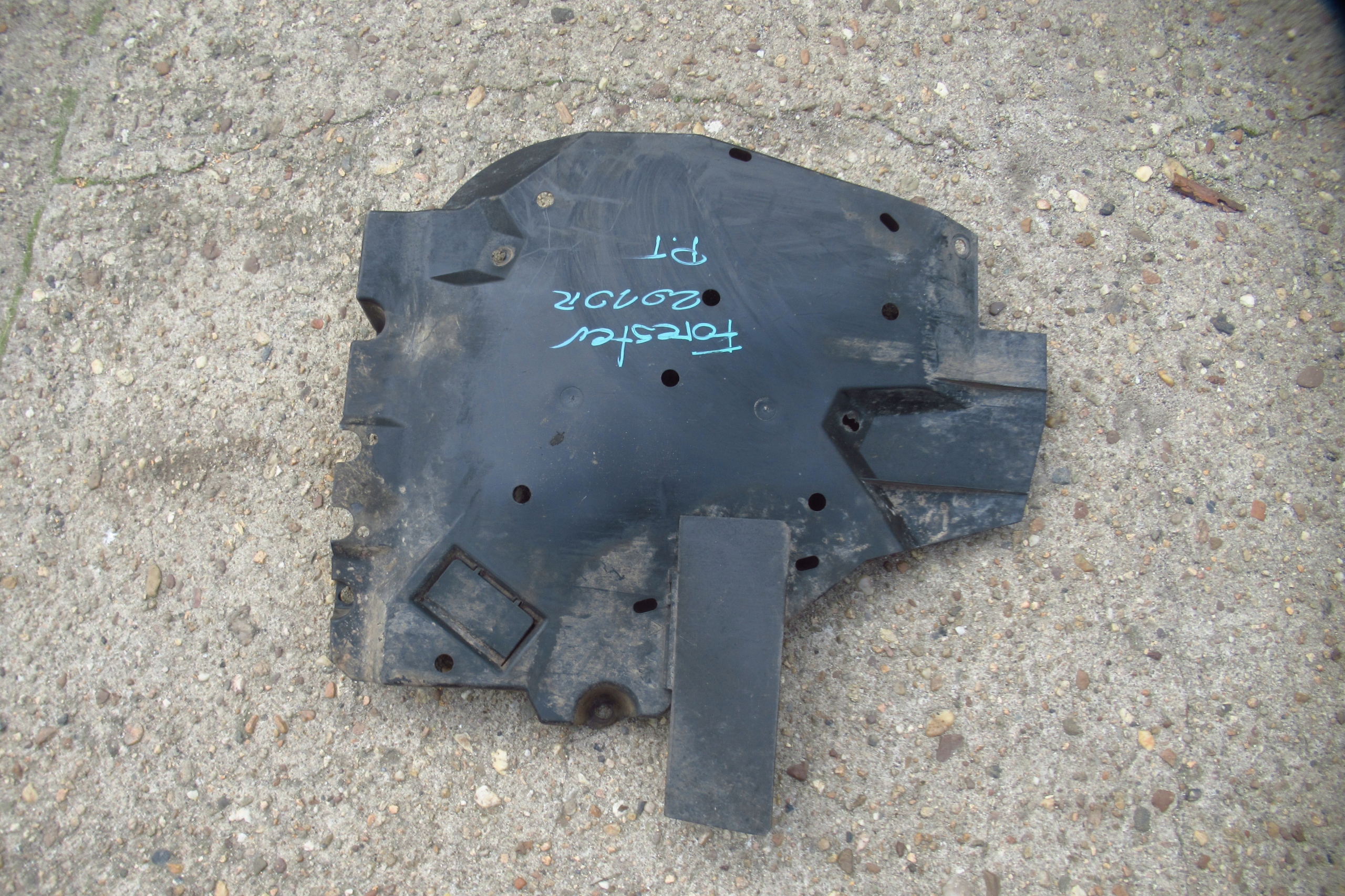 SUBARU FORESTER 11R Blende Abdeckung Behälter des Kraftstoffsbehälters rechts