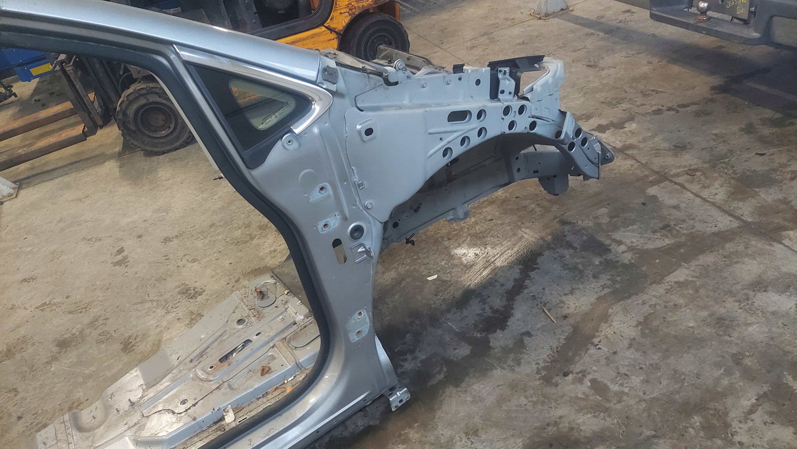 CHRYSLER PACIFICA 17-25R четверть правый передний порог