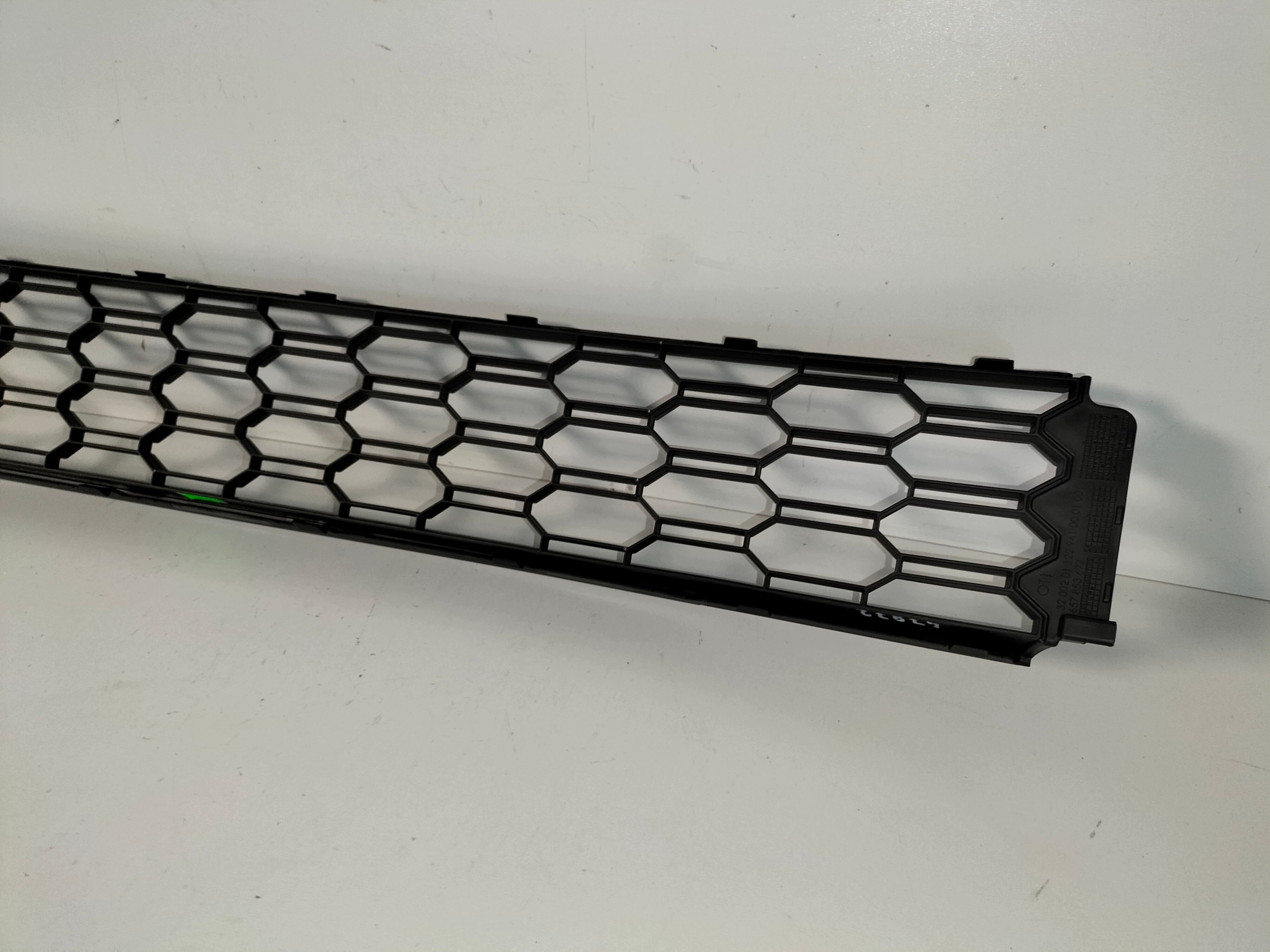 grill lüftungsgitter der stoßstange vorne vorne mitte SKODA SCALA 19