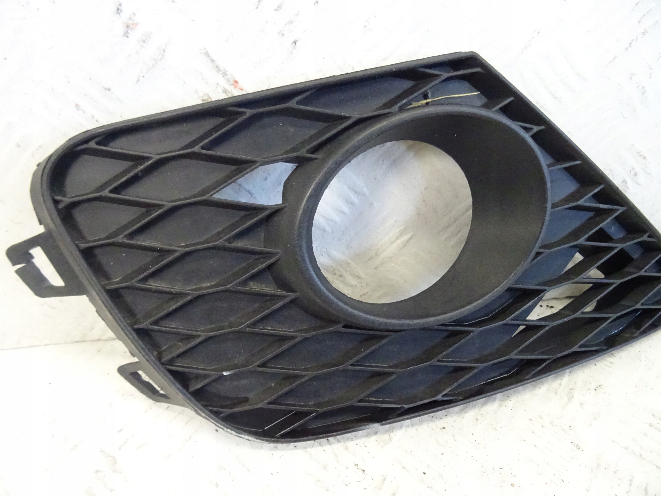 grid of a bumper front front right SEAT IBIZA IV 6J0853666B