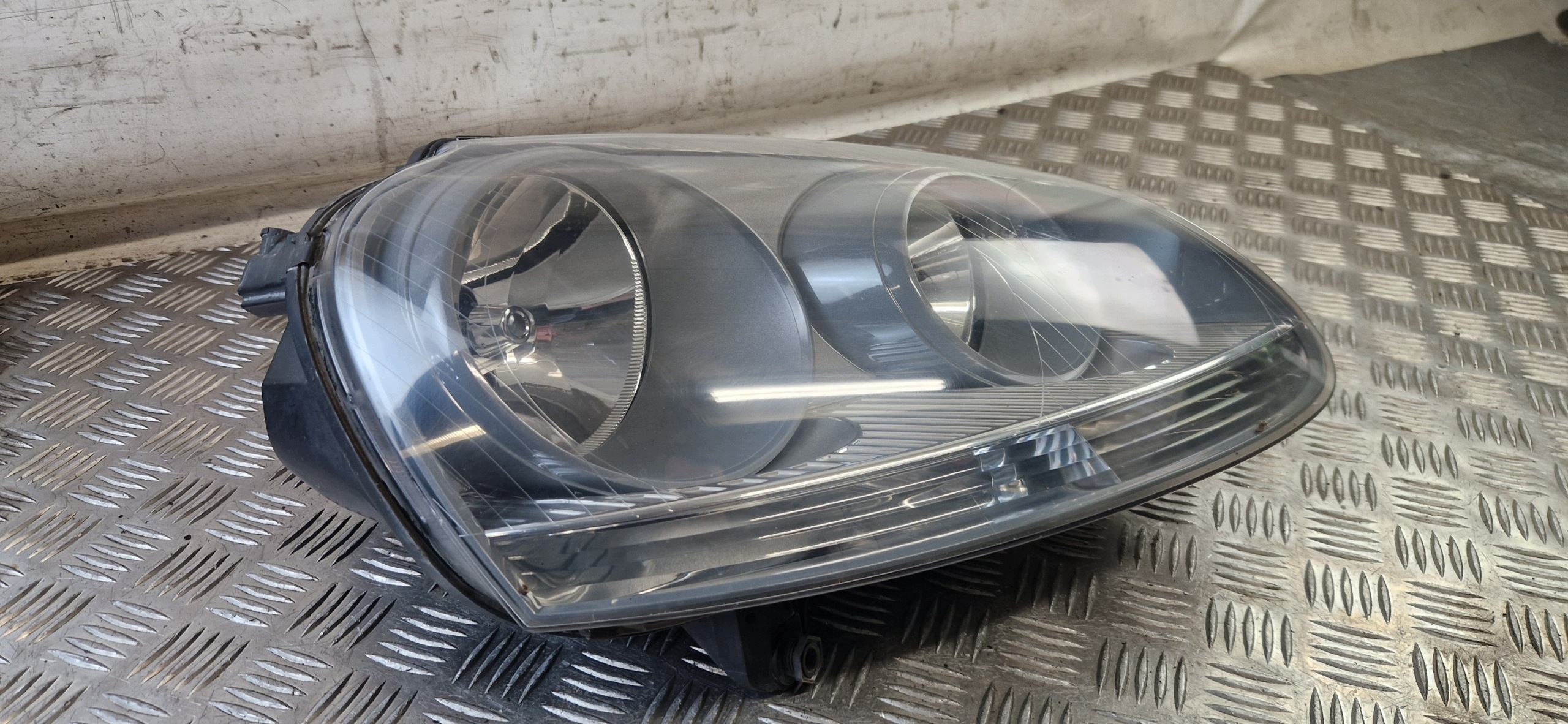 light right front VW GOLF V 2003r 0301212202