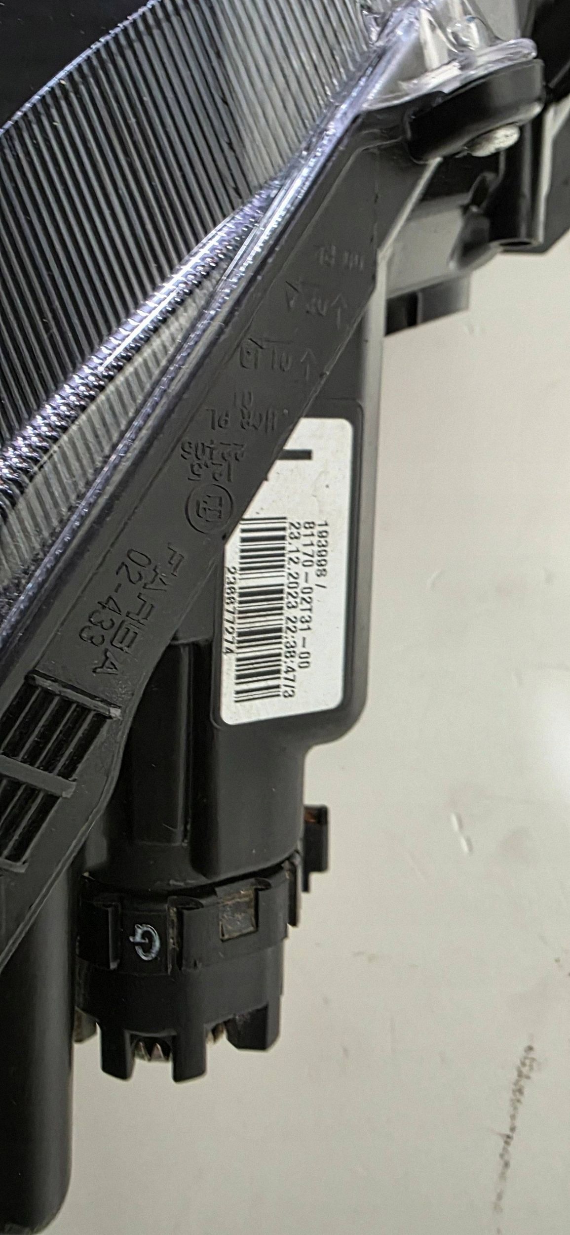 light left front TOYOTA COROLLA E21 sedan 18- original 81170-02T31