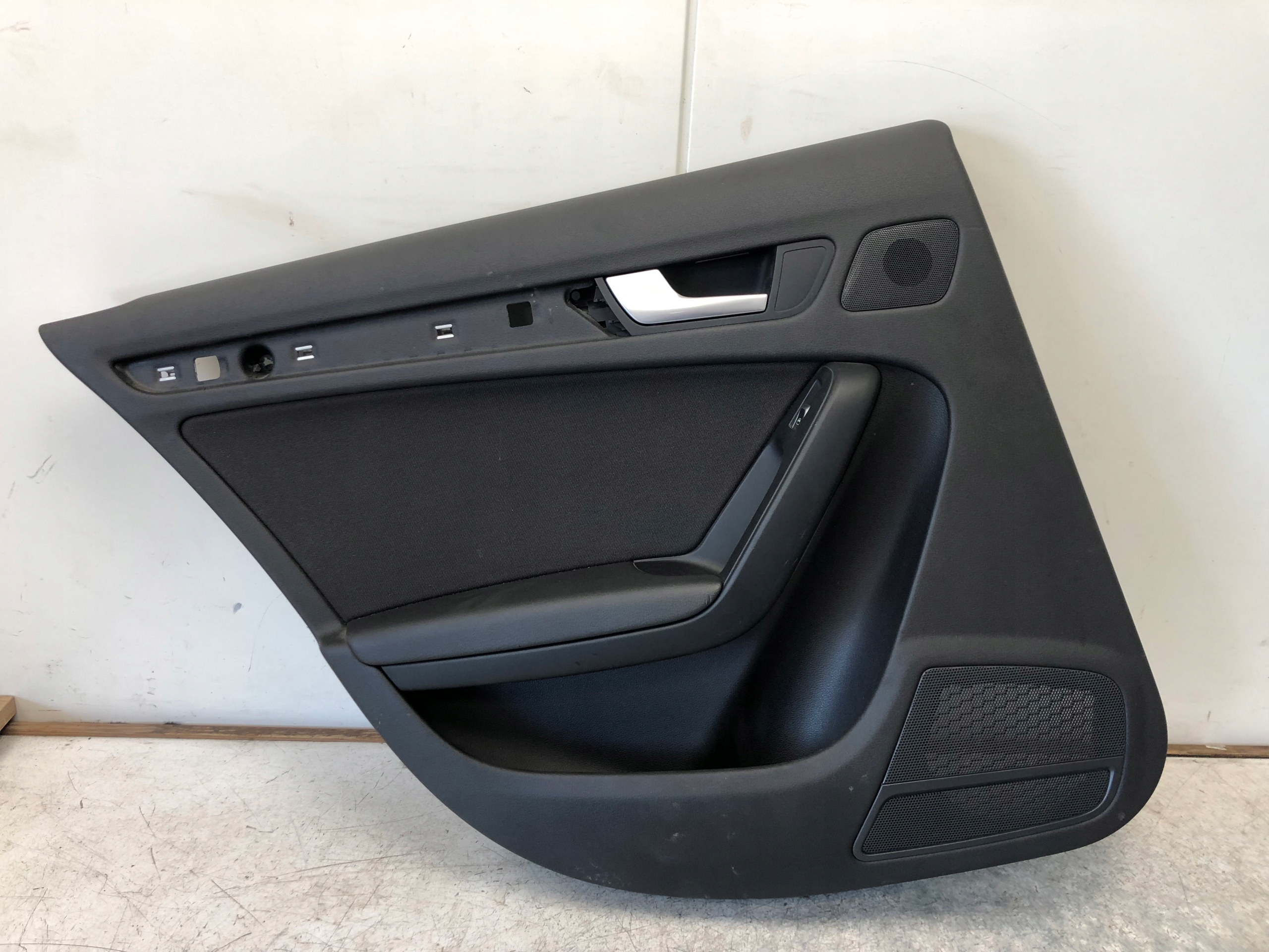 side door left rear part AUDI A4 B8 8K0867305