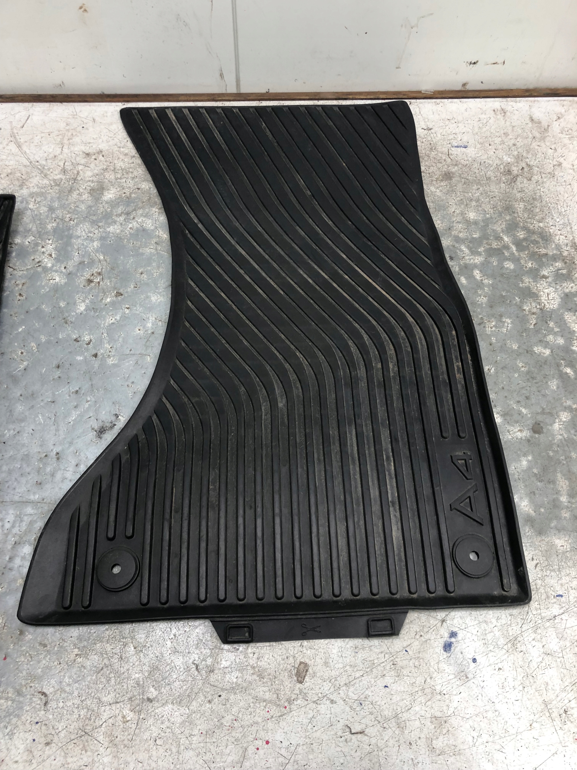 mats rubber front AUDI A4 B8 LIFT sedan 8K1061501