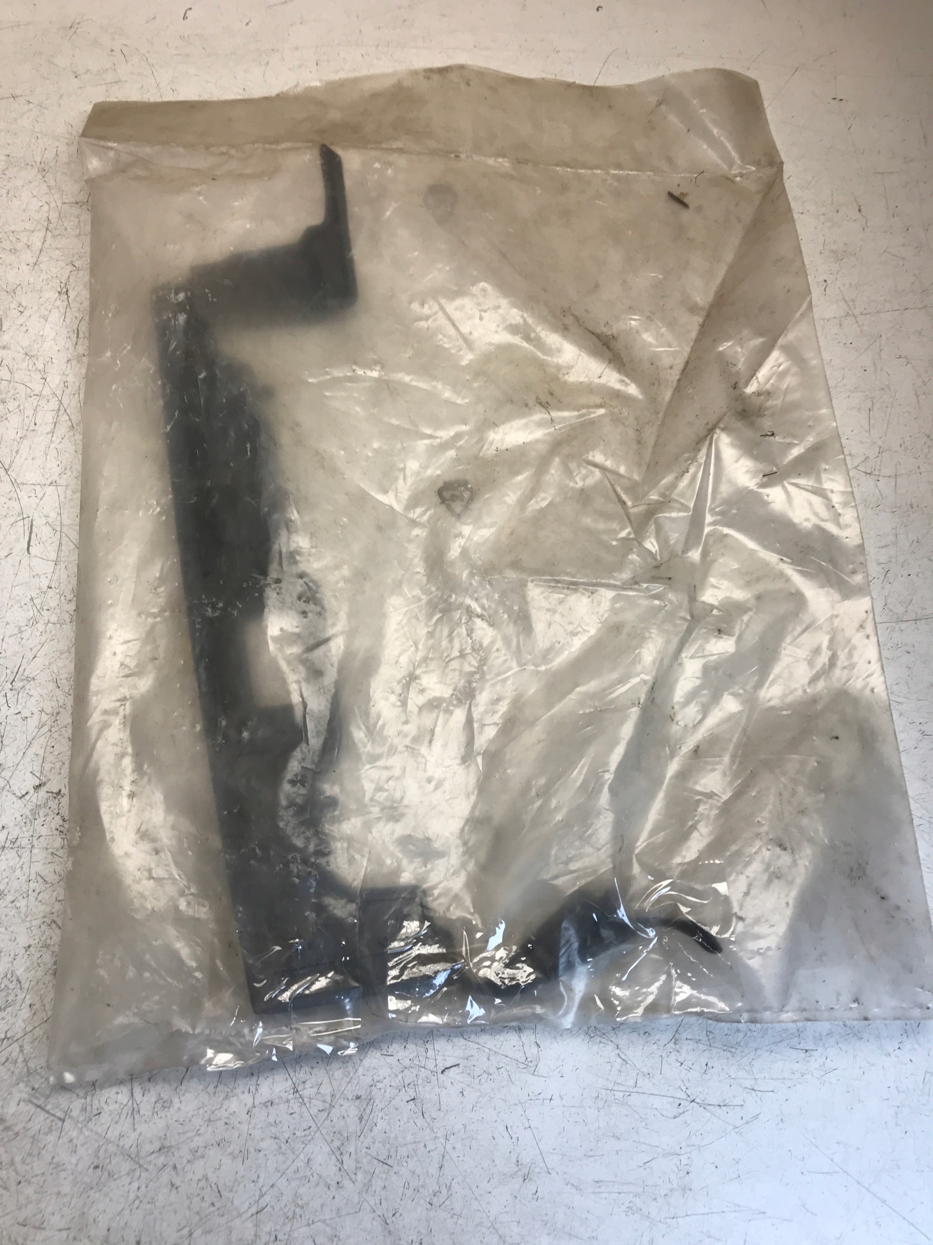 WYPELNIENIE BLOTNIKA LEWY TYL SCENIC II 8200186631 Part number 8200186631