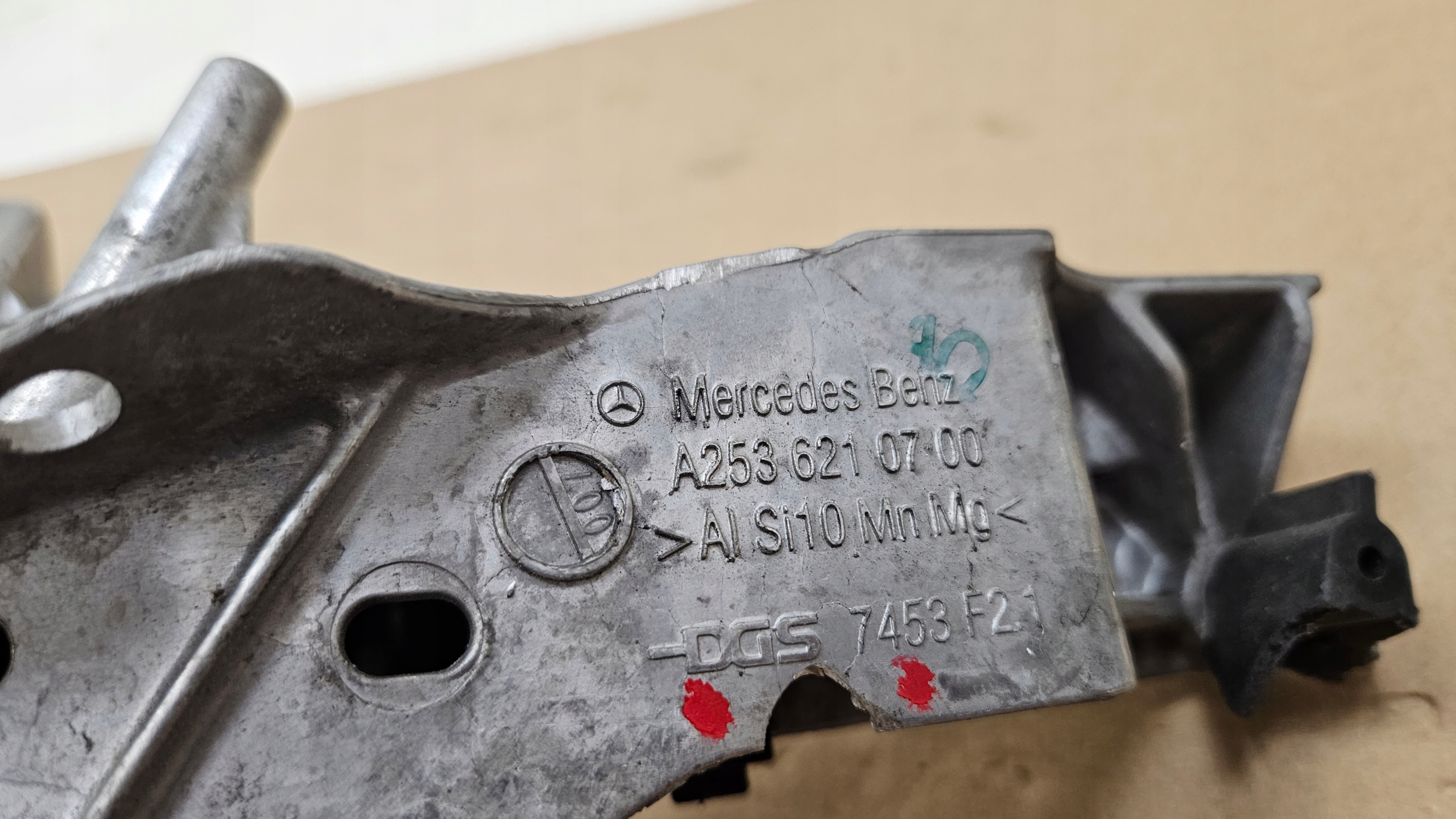 кронштейн ремня крепление перед MERCEDES W253 A2536210700