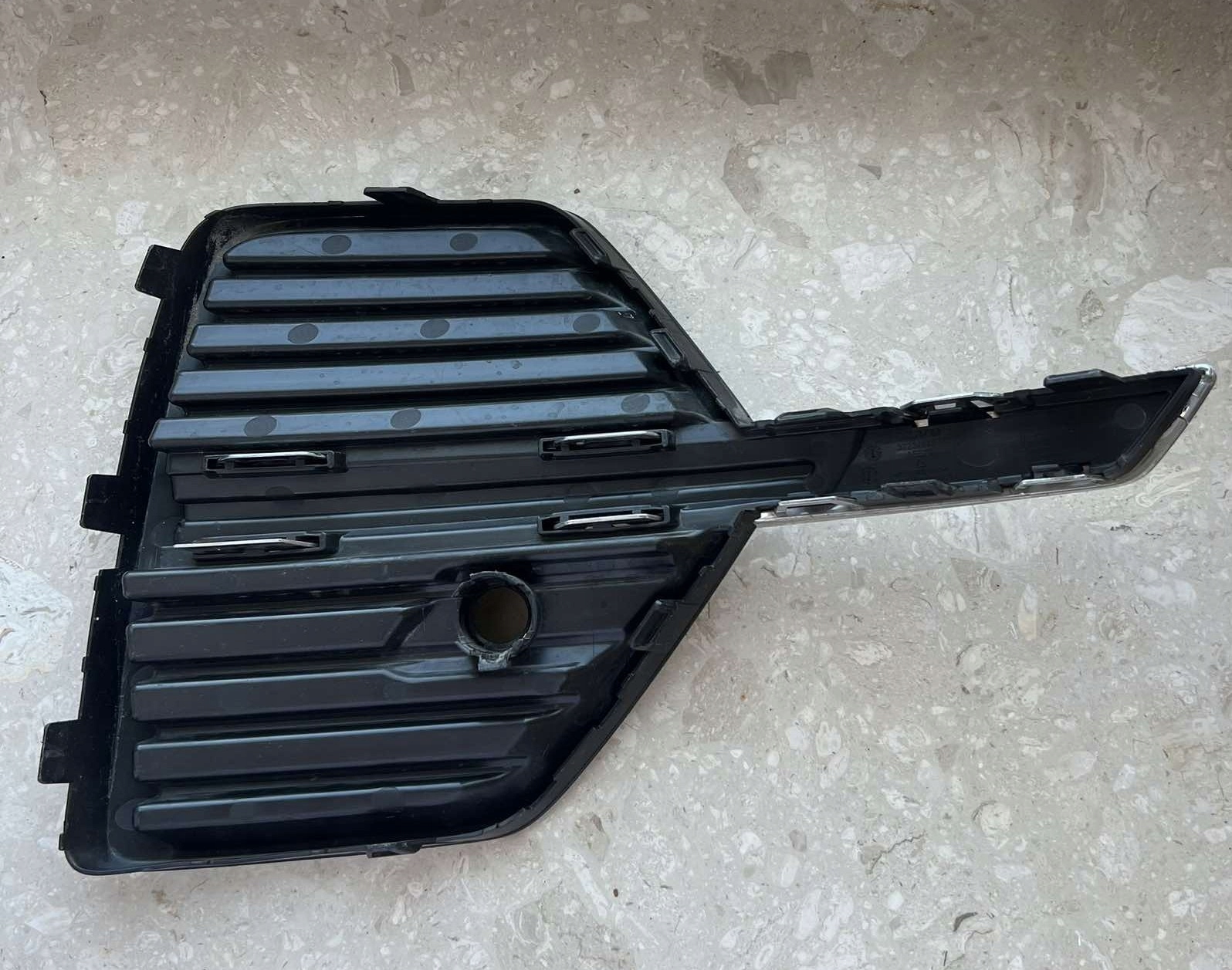 VOLVO XC60 II 2022- grid W bumper front left PDC 32234946