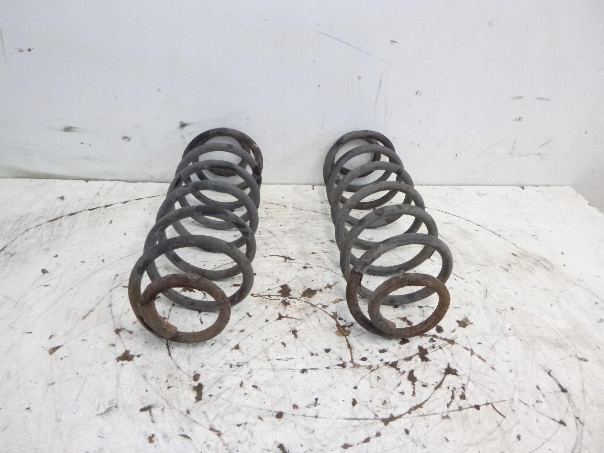 MOLLE POSTERIORE KPL. MAZDA II 2 DY 1.25 02-07R.