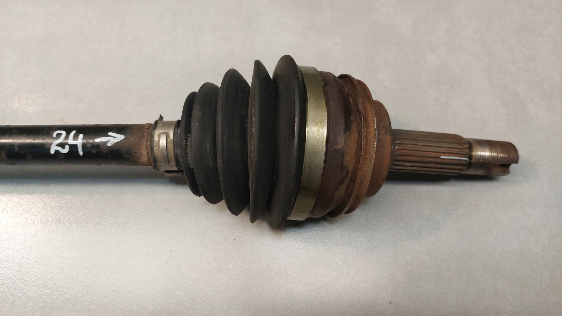semi-axis left short. TOYOTA YARIS 1.0