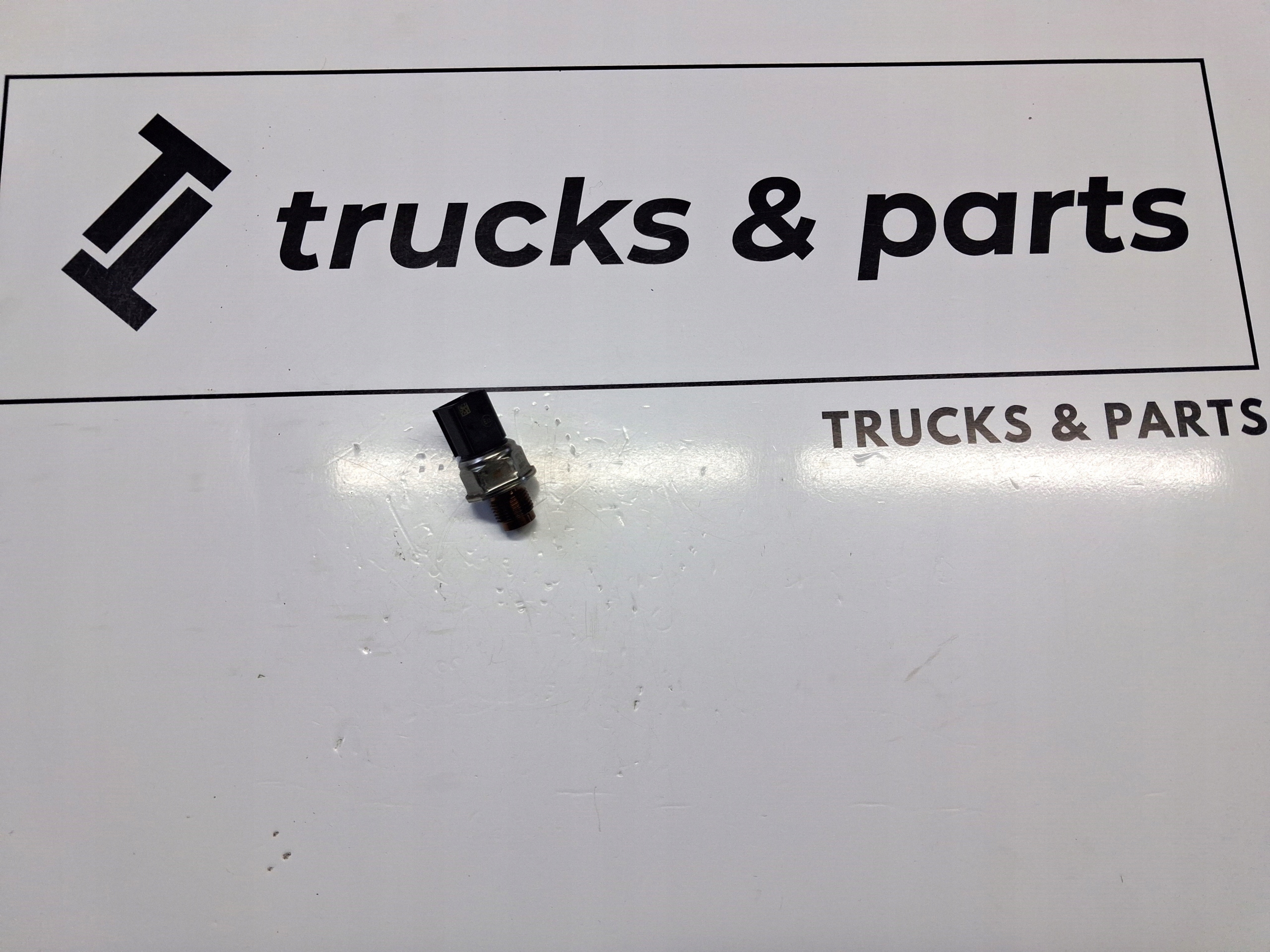 CZUJNIK CIŚNIENIA PALIWA RENAULT GAMA T DTI 13 VOLVO FH 4 FM 4 D13K