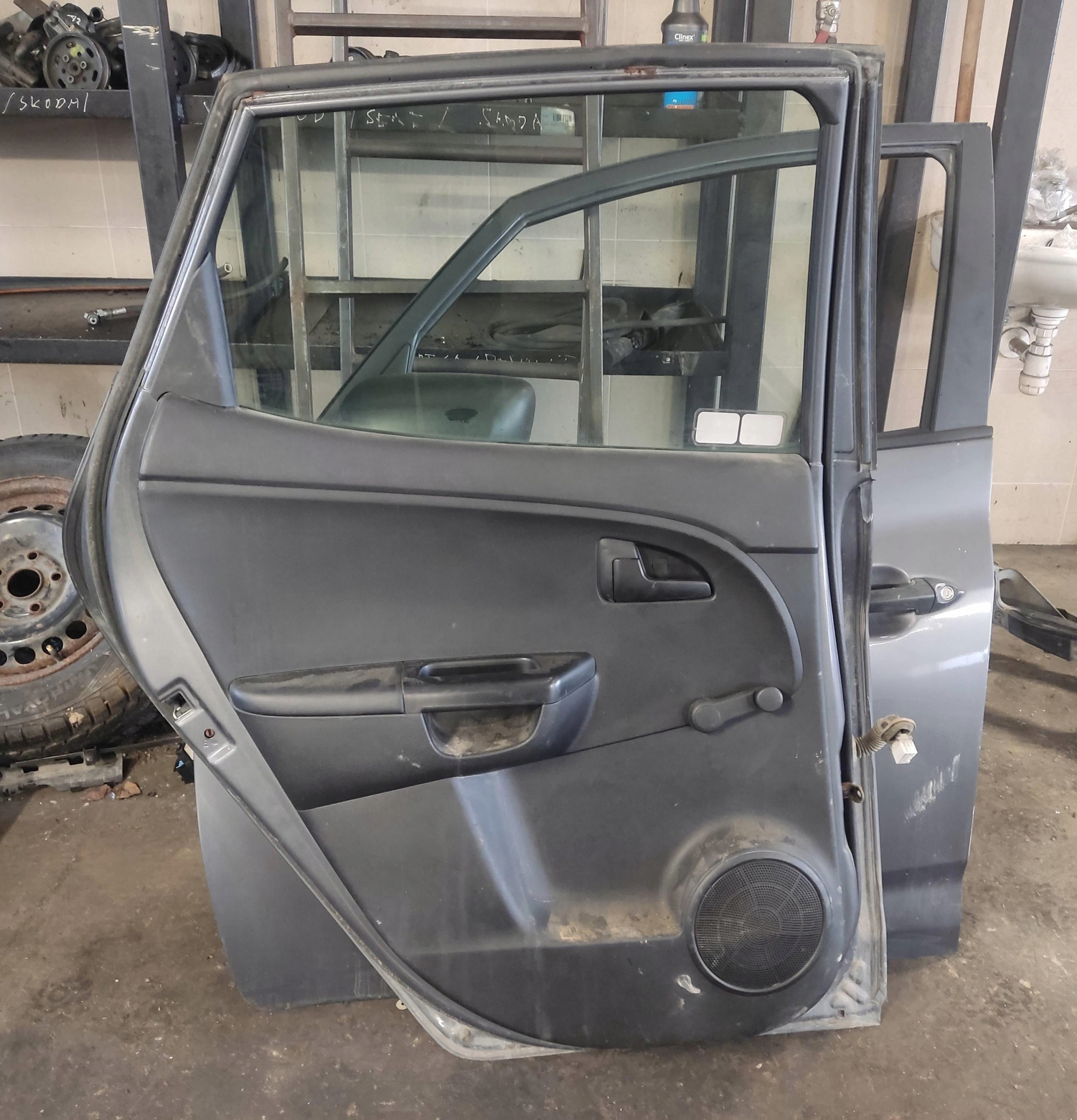 complete door left rear part KIA Venga 2010r *9A*