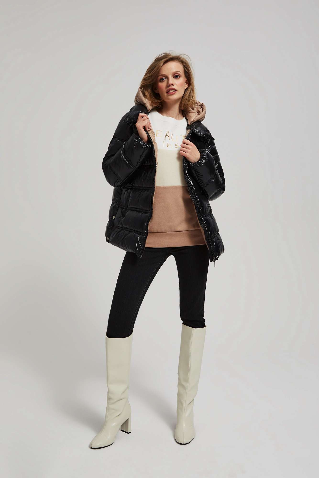 Krótka pikowana kurtka z kapturem XXL od MOODO Marka Moodo