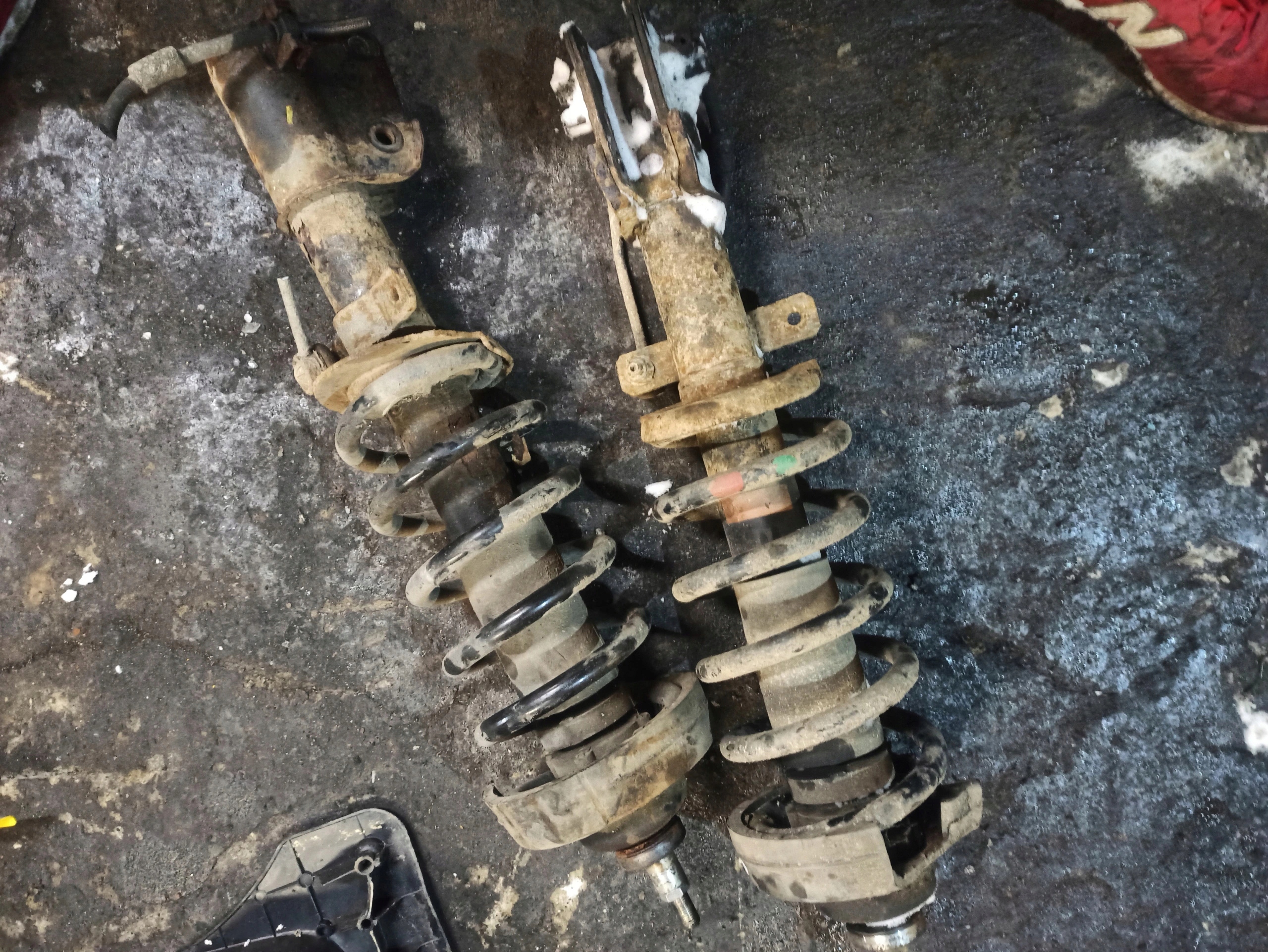 MACPHERSON right front TRAFIC VIVARO 2.0
