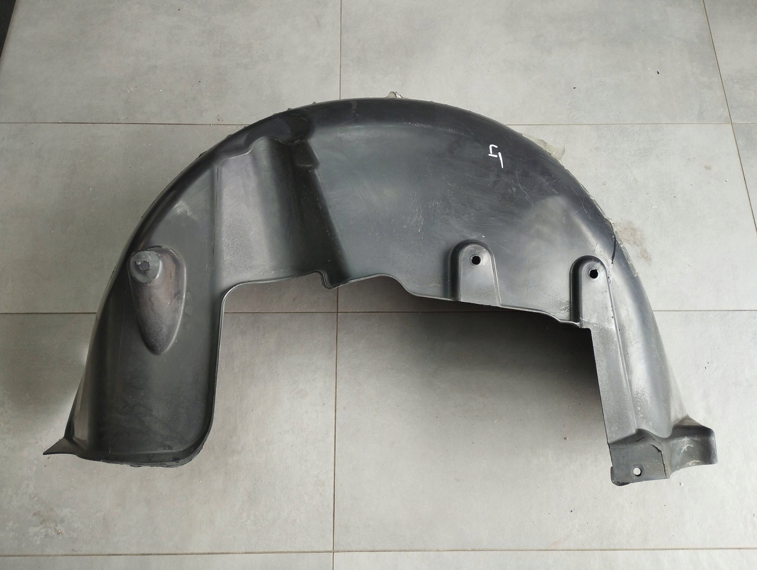 Mercedes-Benz GLE W166 mudguard left rear part A1668841322