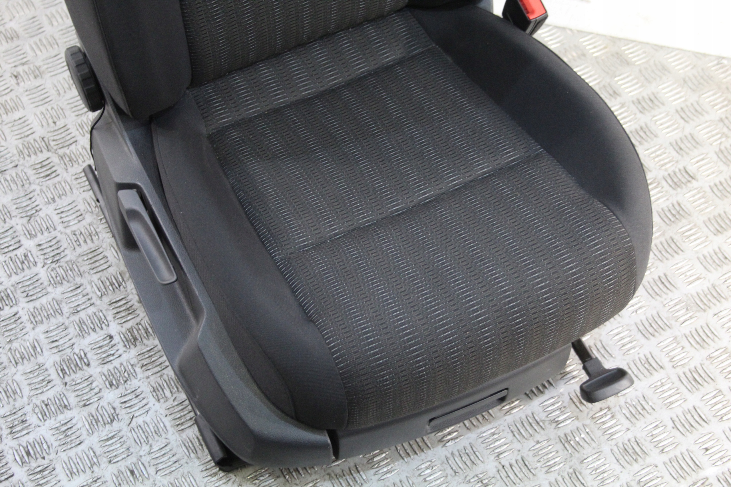 seat right front VW CADDY 2K5 LIFT