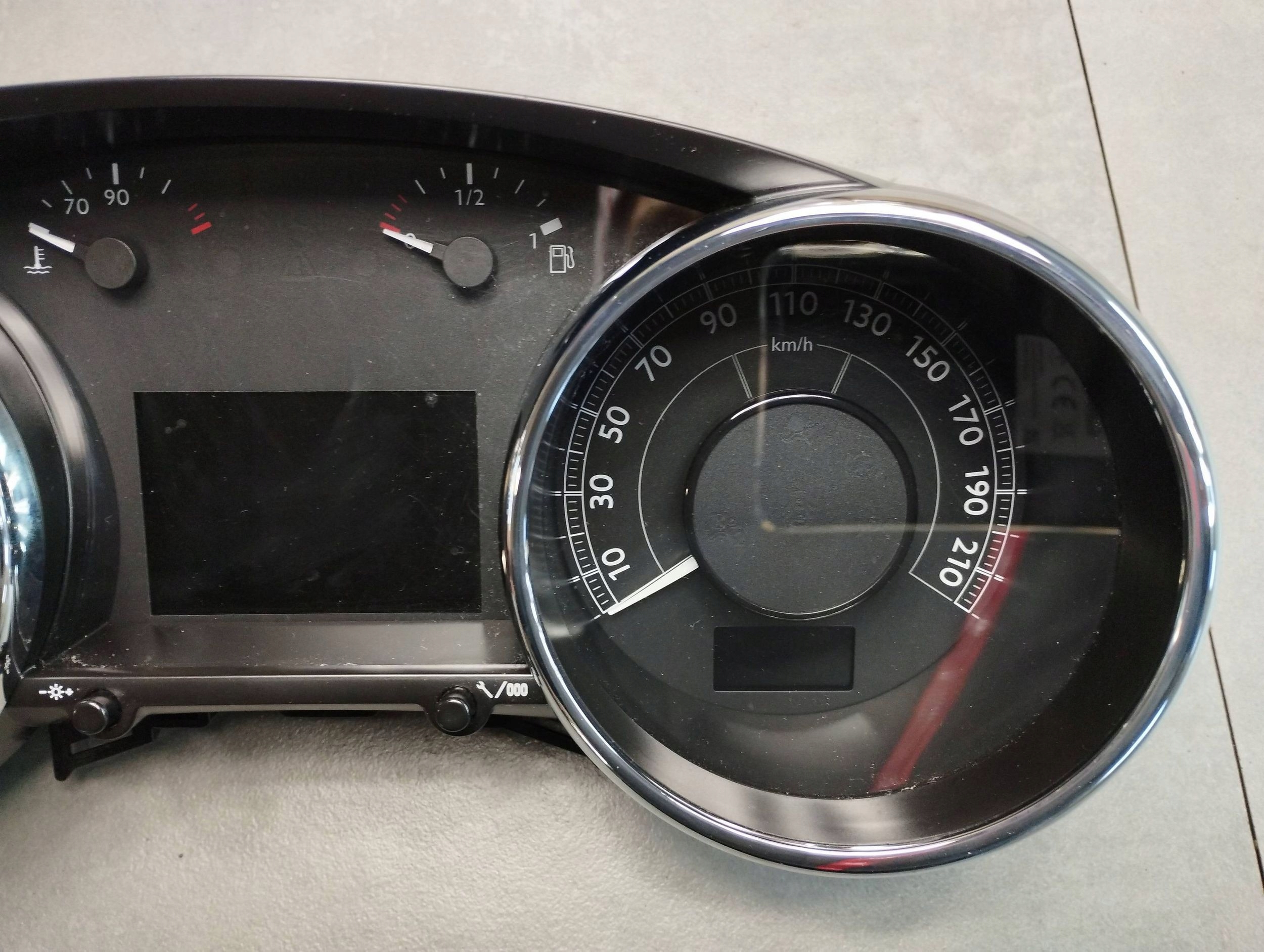 Peugeot 3008 and dials dials 9802260580