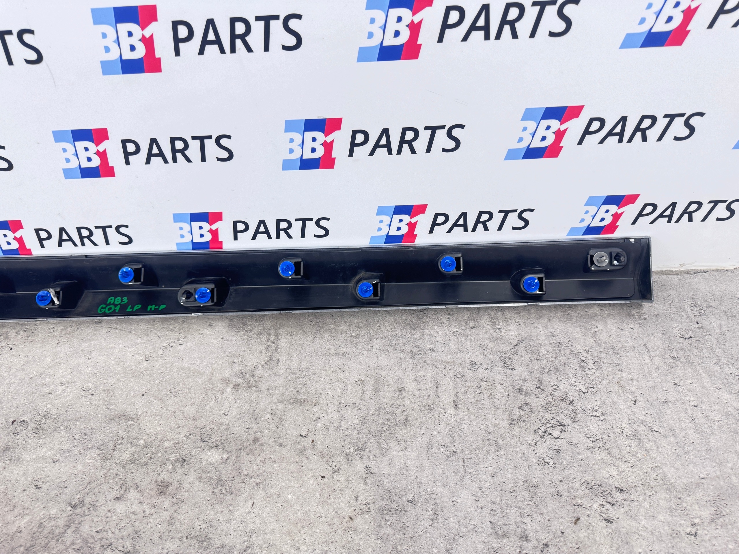 BMW G01 X3 G02 X4 moulding lower door m-packet left front A83 8064795