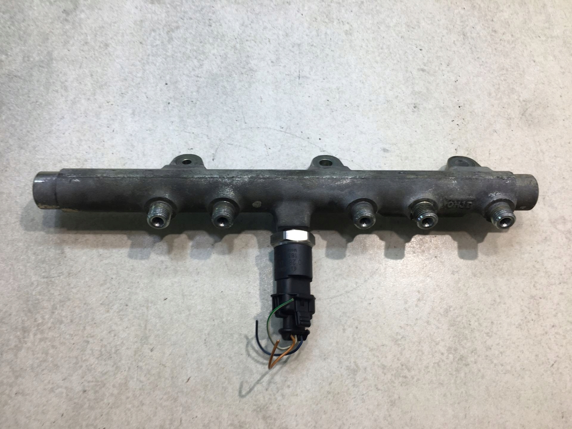 Rampe injection ALFA ROMEO 147 1.9 JTD 0445214016