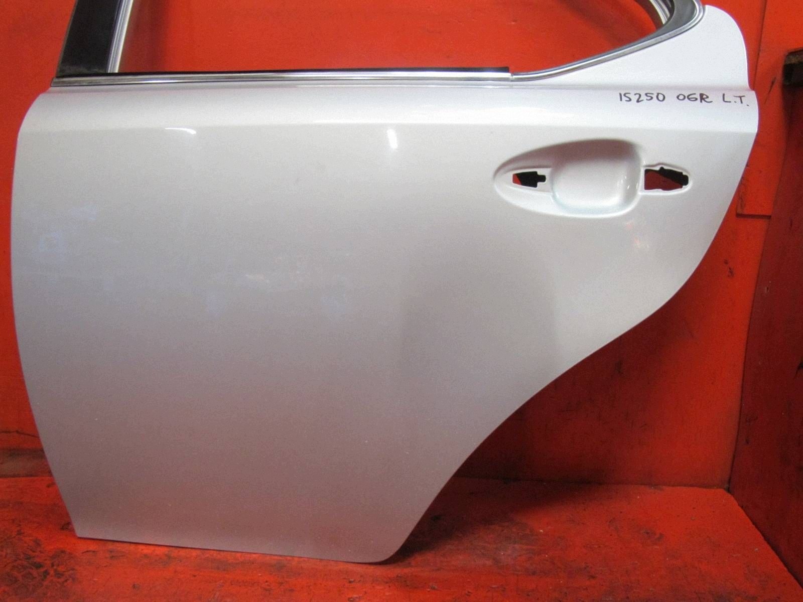 LEXUS IS II E2 door left rear part rear. 1G1 silver