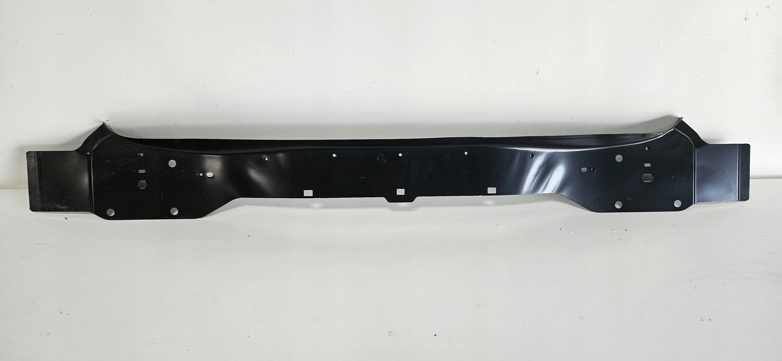 PAS TYLNY ZEWNĘTRZNY FORD TRANSIT TOURNEO 2014-