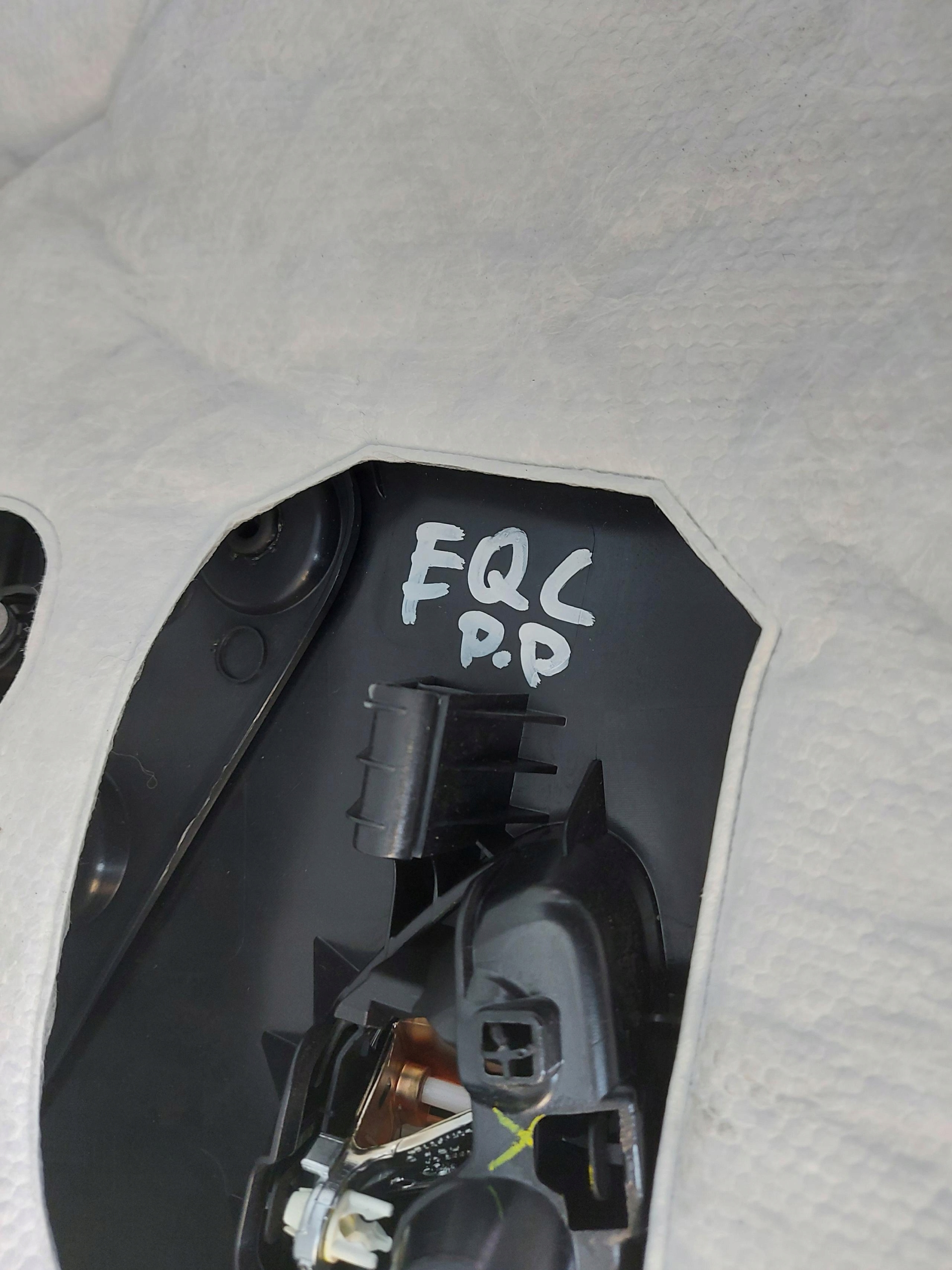 Mercedes EQC 400 W293, side upholstery door right front