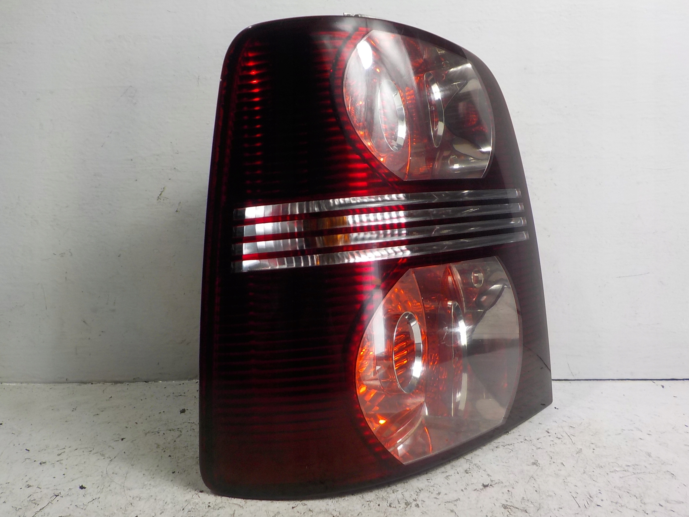 VOLKSWAGEN TOURAN and LIFT light left rear left rear part