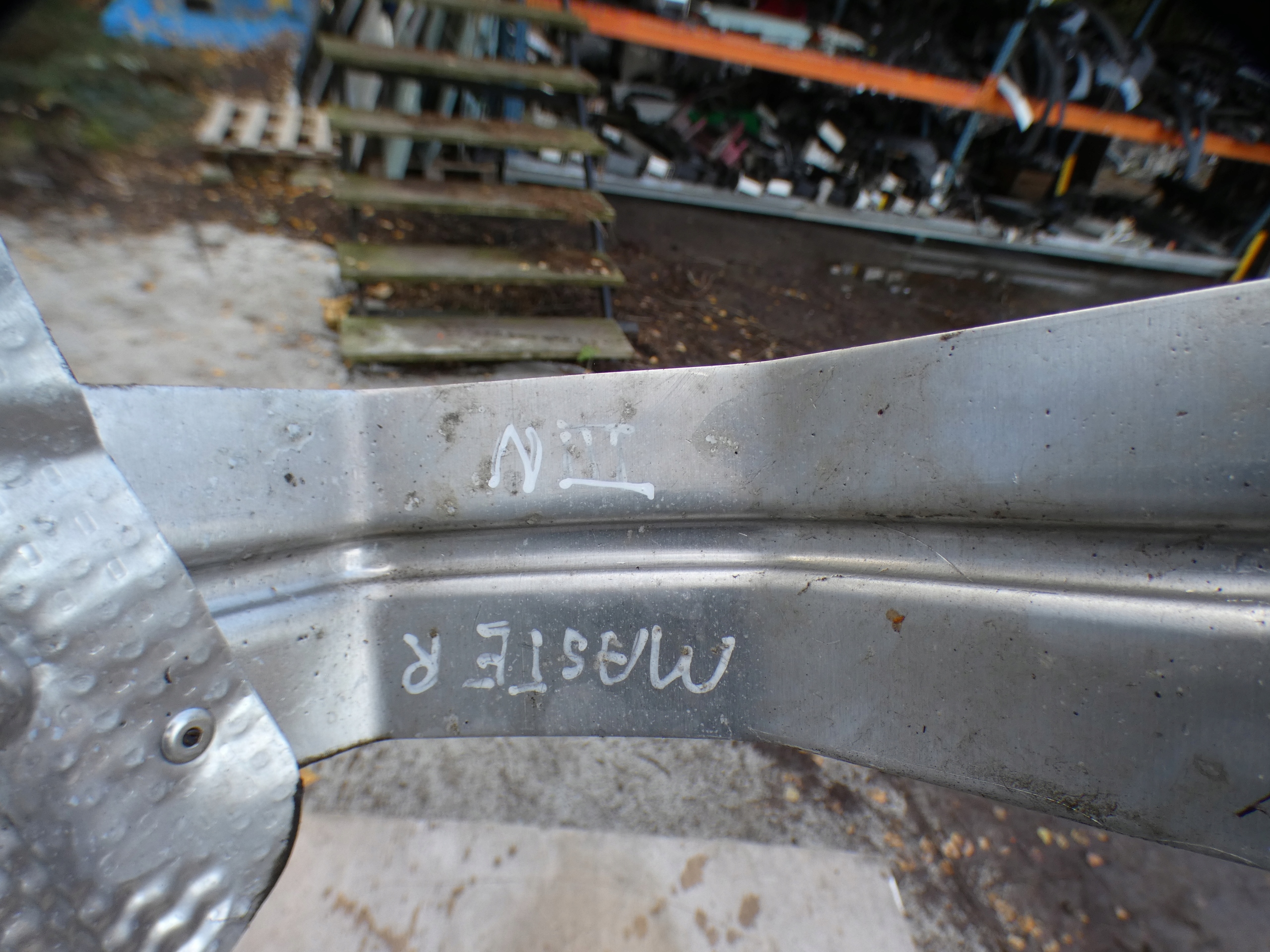 Renault Master III 2021 Blende Abdeckung termiczna rury wydechowej