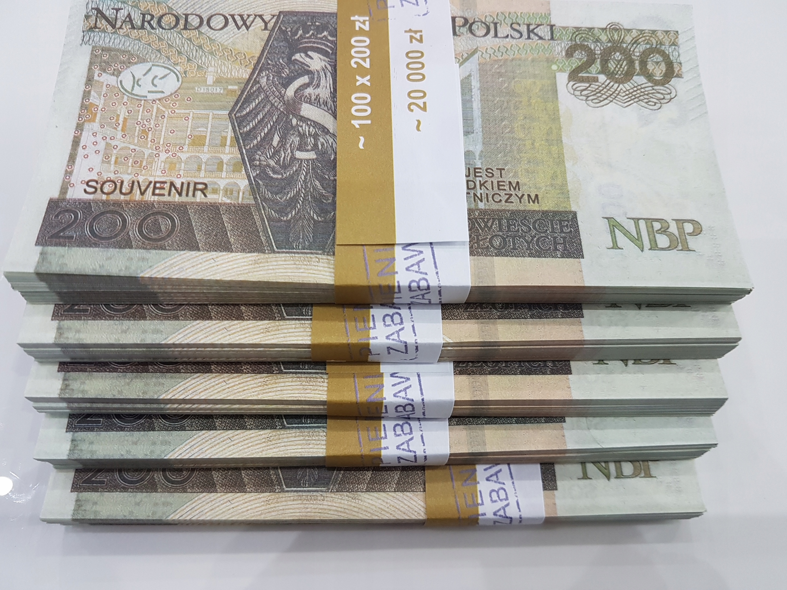 200złotych banknoty do zabawy i nauki plik 10szt Materiał papier