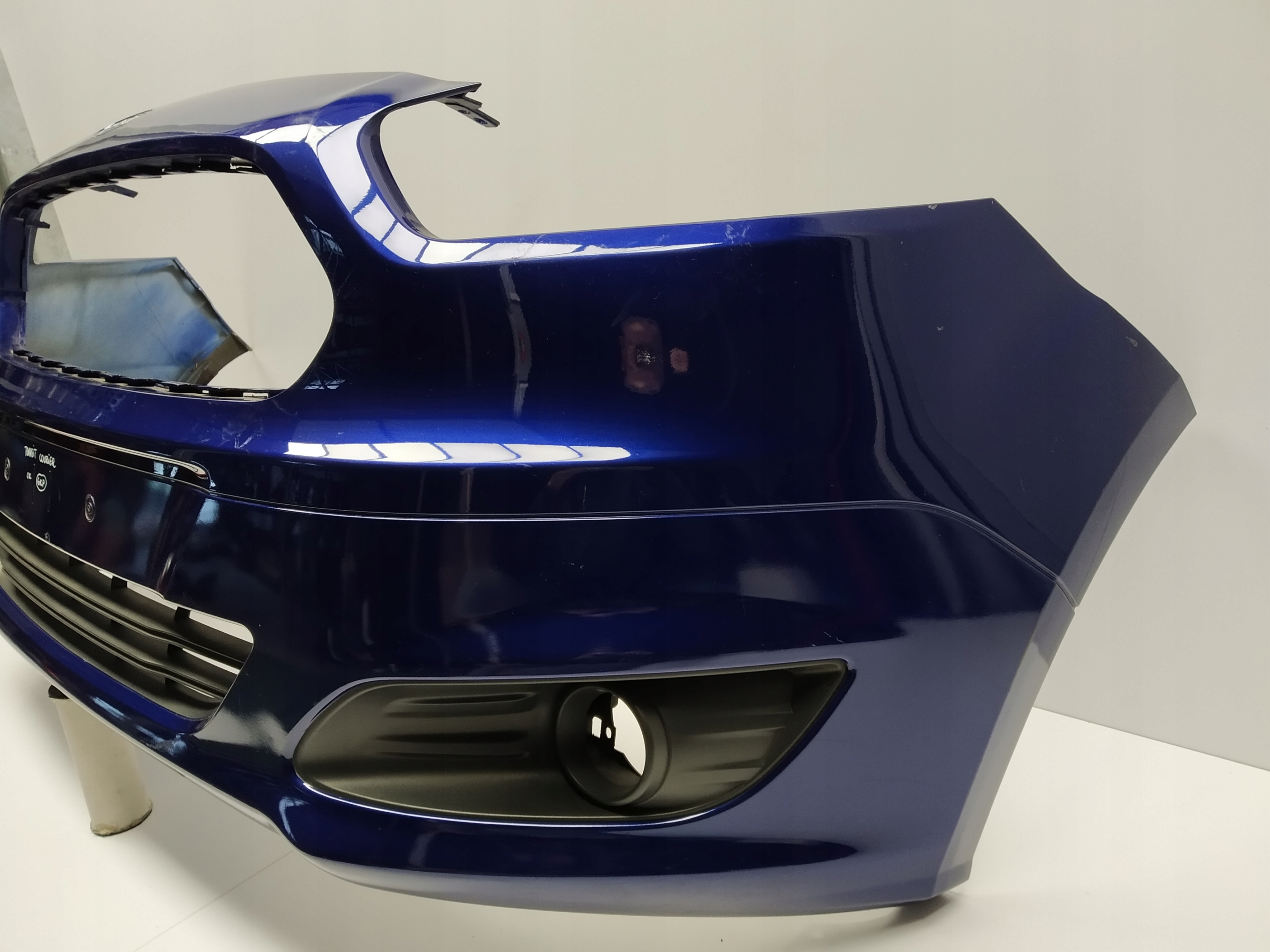 14r-- Ford Tourneo and Courier bumper front blue original