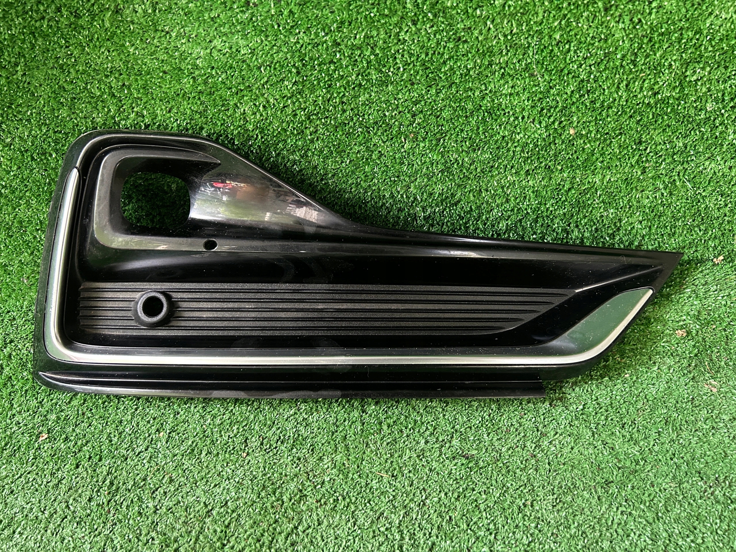 FORD GALAXY MK3 lift grid of a bumper right front LM2B-19952