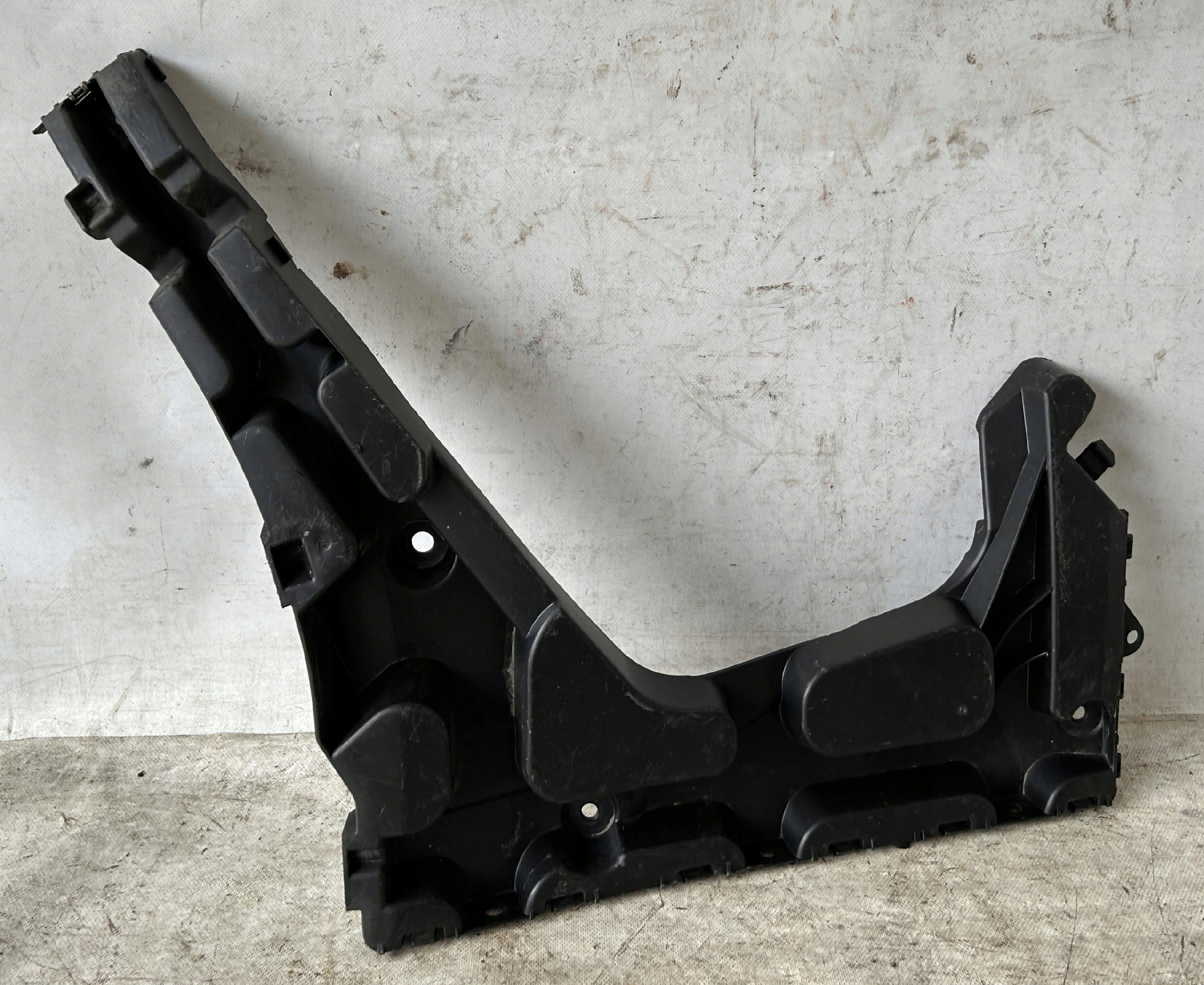 bumper bracket right rear part LEON III KOMBI 5F9807376