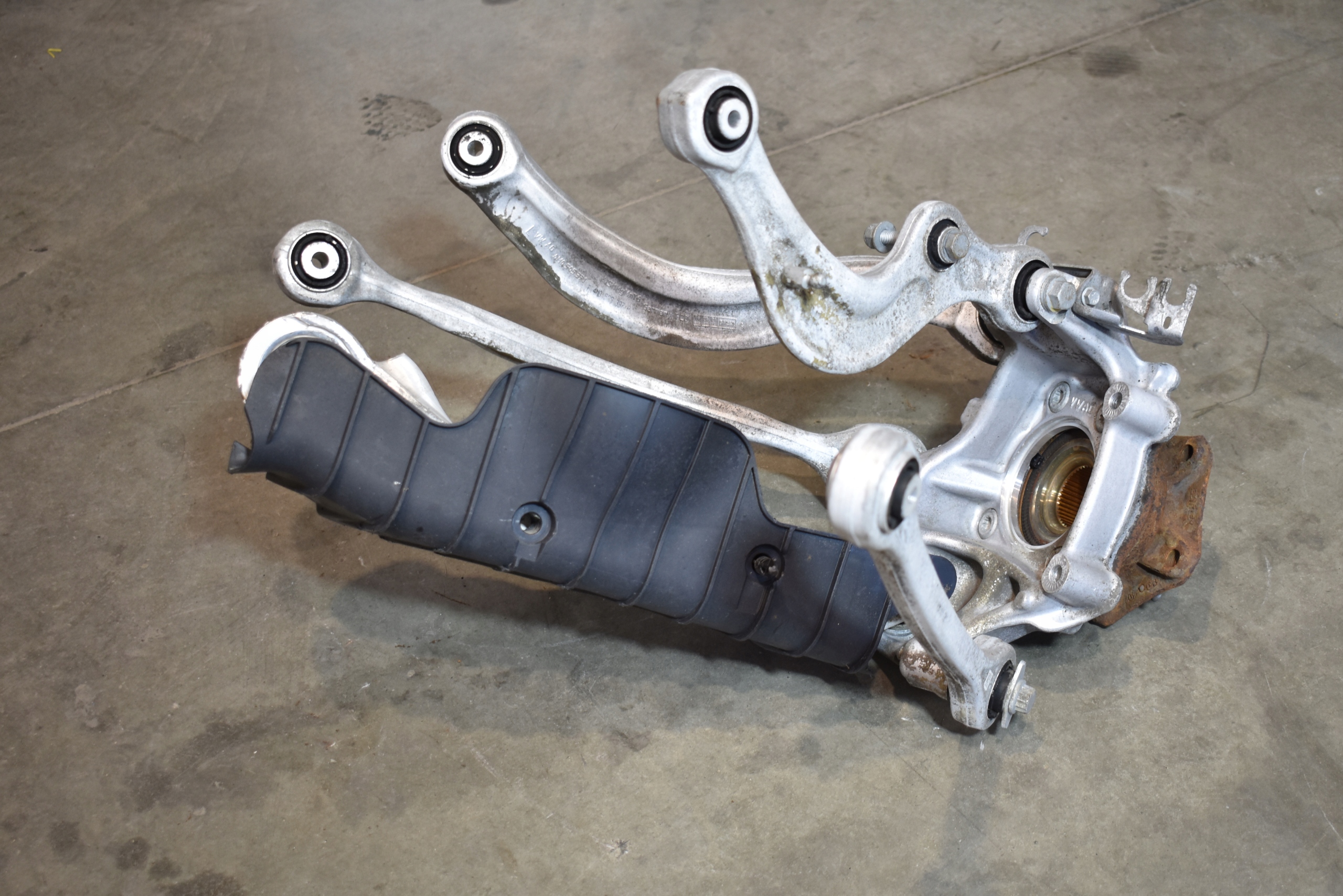 IDEALNE sususpension rear part rear. left LAMBORGHINI URUS 1