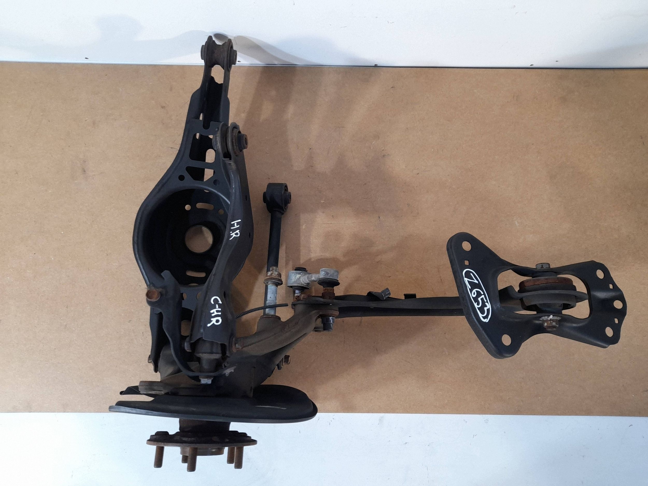 Toyota C-HR e Mozzo FUSELLO posteriore Destro (Z653)