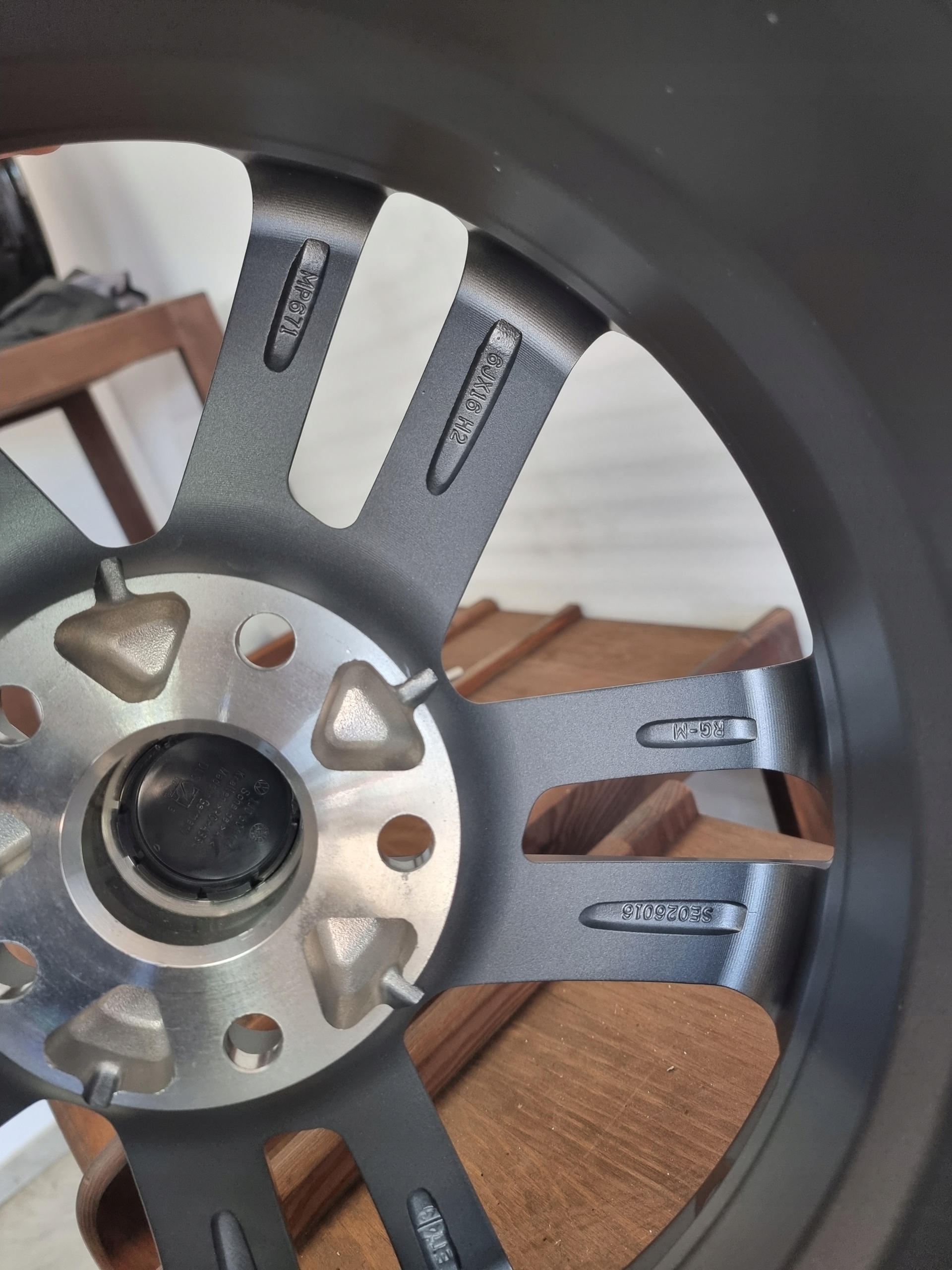 NOWE FELGI GRAFIT VW GOLF V VI VII VIII TOURAN SCIROCCO EOS 16" 5X112 ET43 Rozstaw śrub 5x112