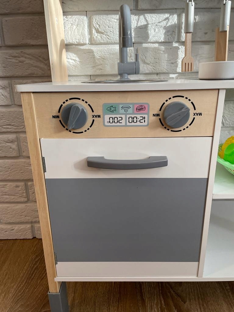 KUCHNIA DREWNIANA DLA DZIECKA ZE ŚWIATŁEM DŹWIĘKIEM I AKCESORIAMI Wiek dziecka 3 lata +