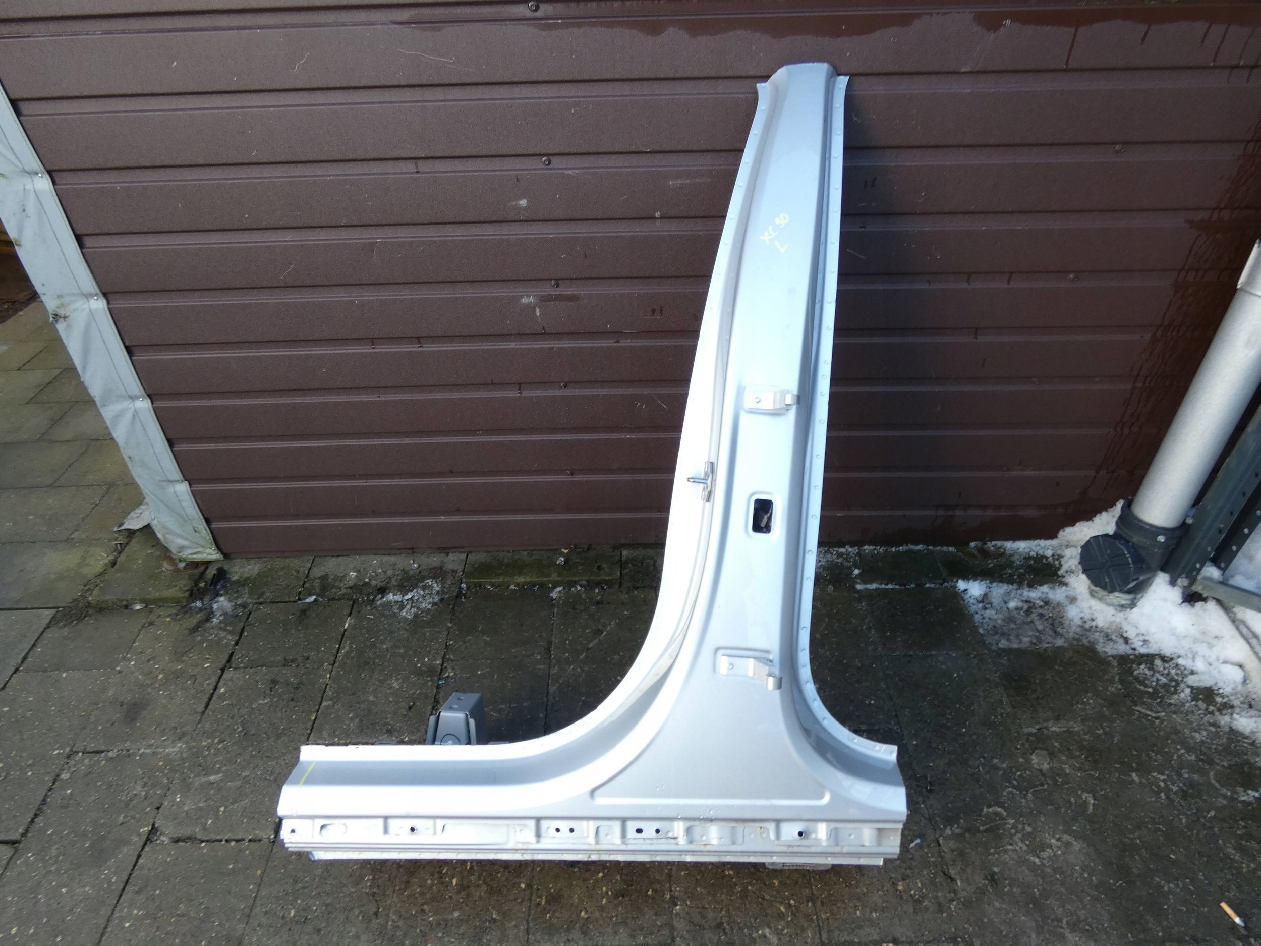 VOLVO XC90 II pillar quarter left the centre