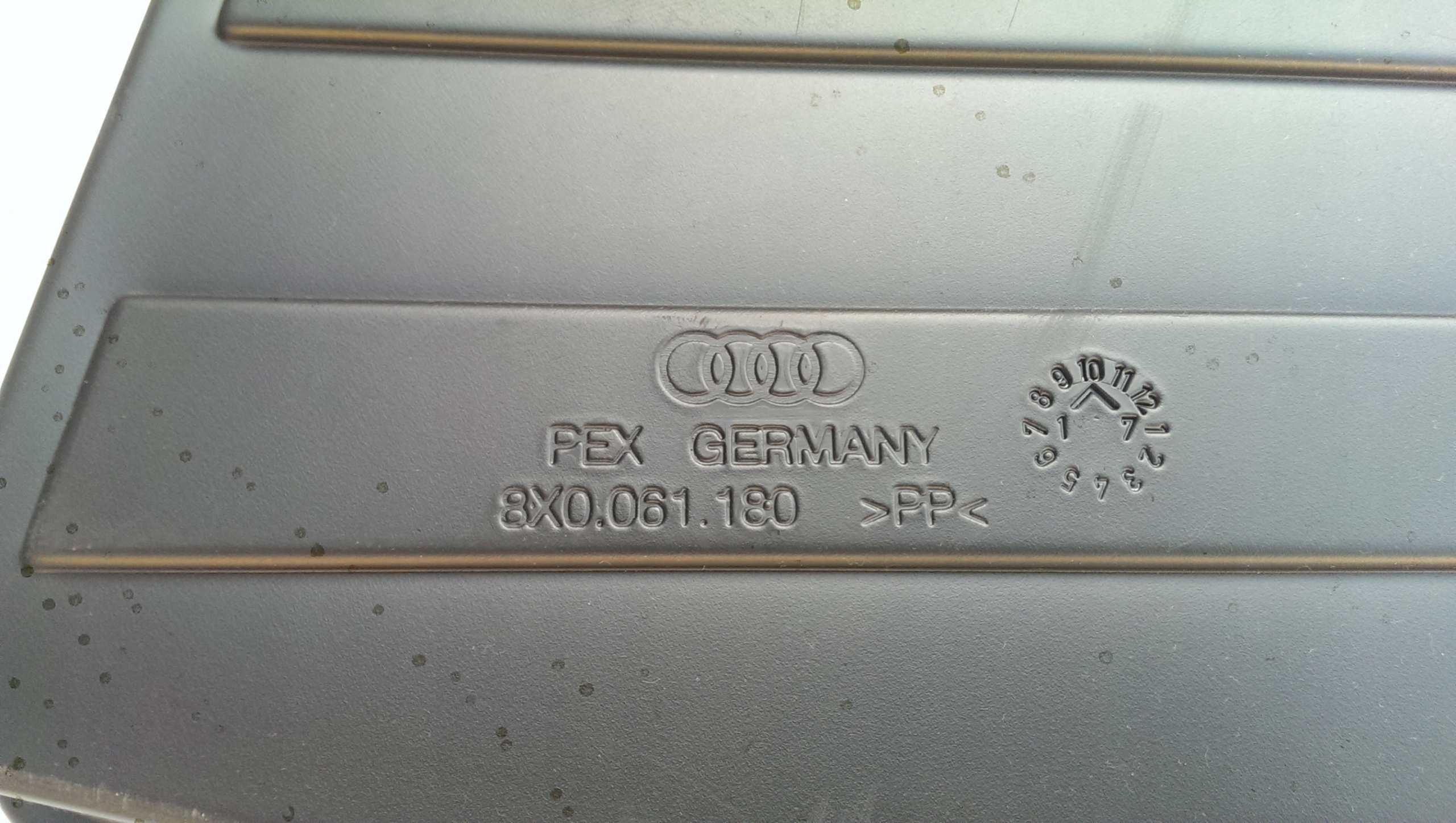 Audi OE 8X0061180