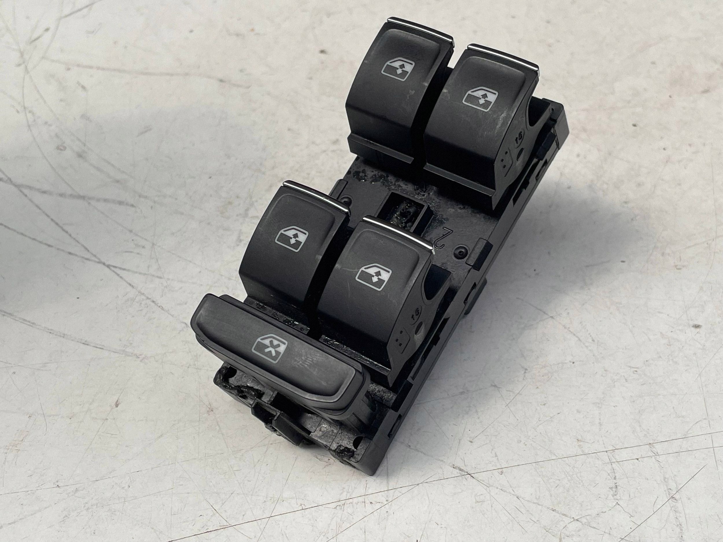 window control switch VOLKSWAGEN PASSAT B8 5G0959857E @M