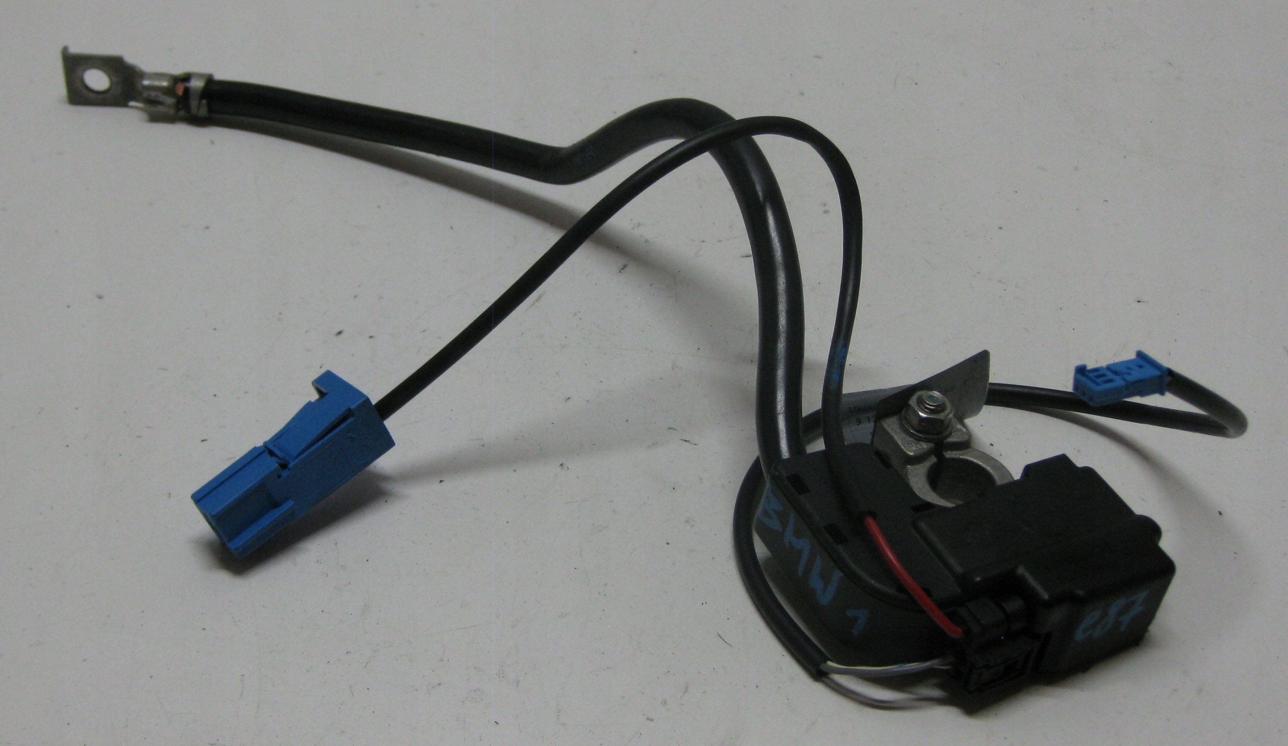 BMW E87 08R Schlauch Batteriemanagement Sensor MINUS 7618677