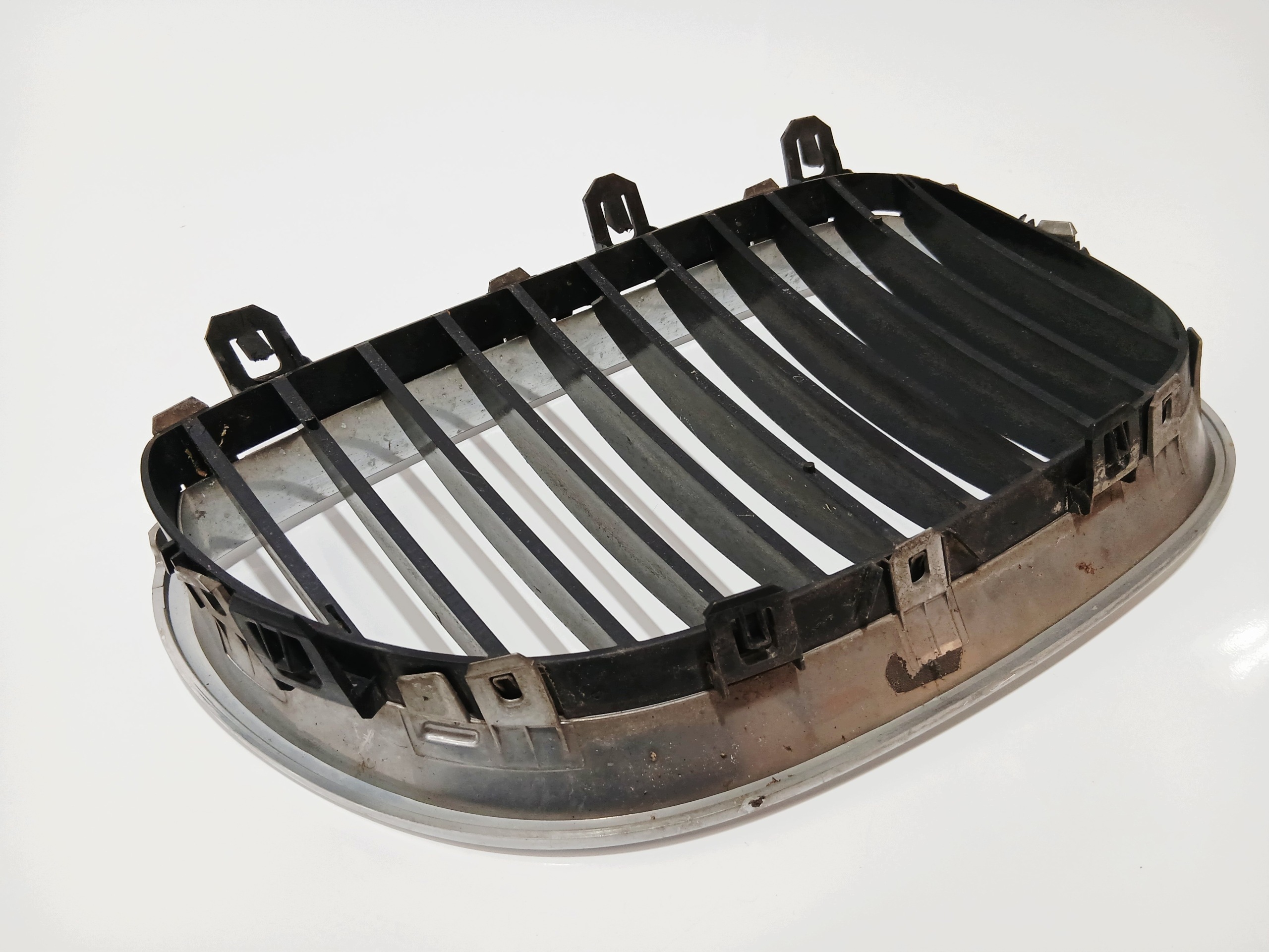 maska bubrezi maska branika prednji dio BMW E60 E61 (0001323) KOMPLET